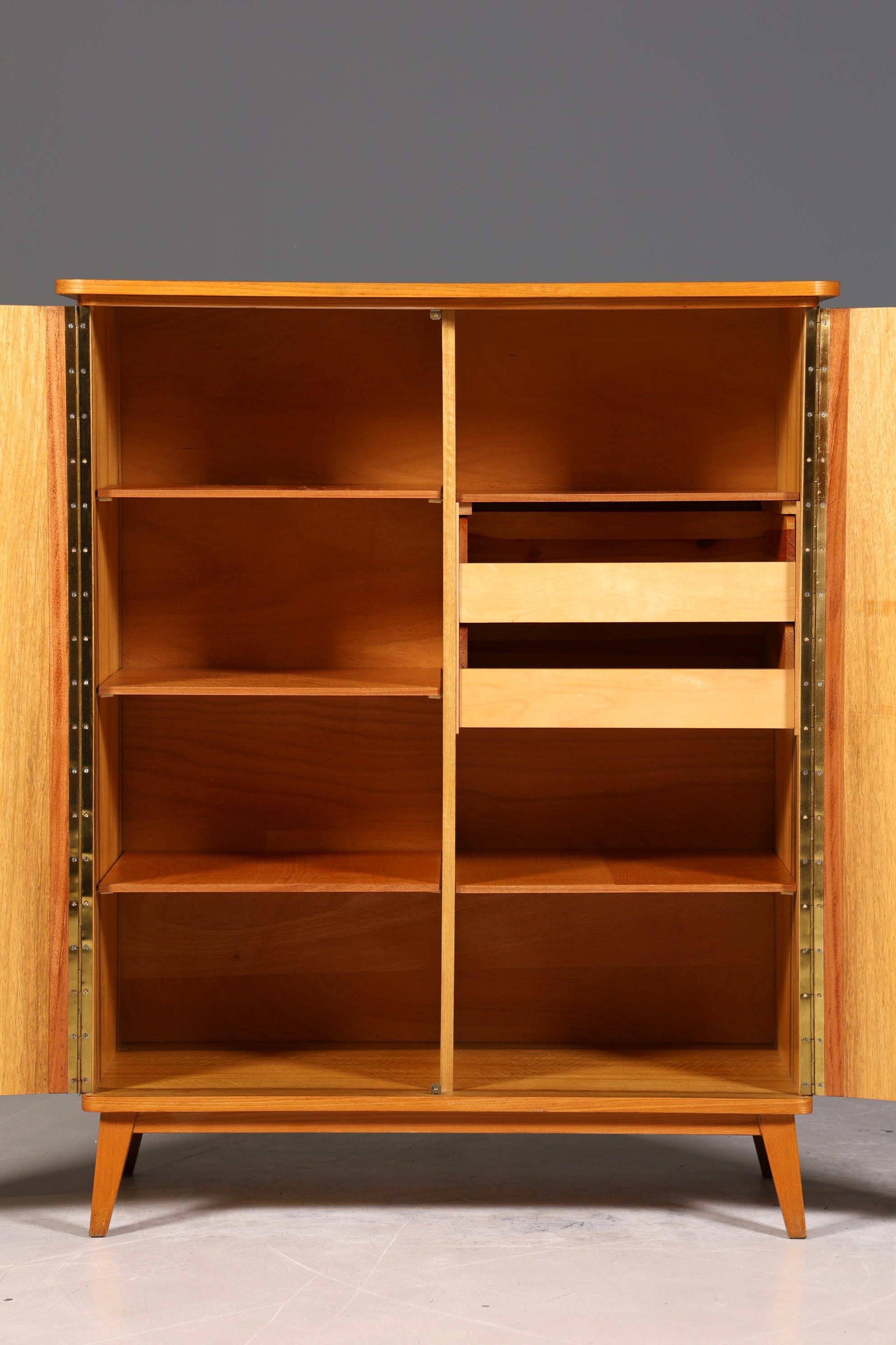 Traumhafter Mid Century Kleiderschrank Vintage Schrank Aktenschrank Retro Wäscheschrank