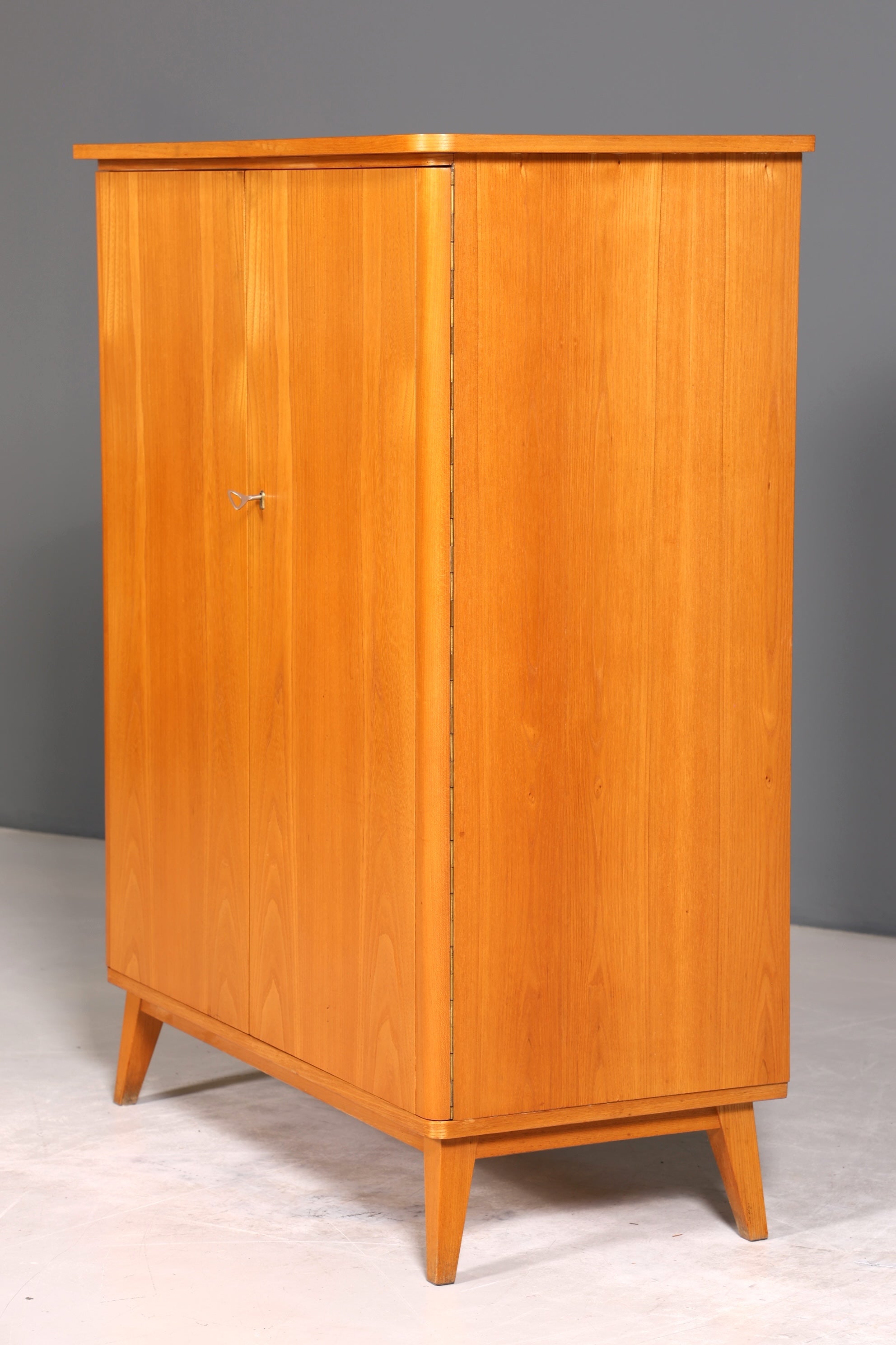 Traumhafter Mid Century Kleiderschrank Vintage Schrank Aktenschrank Retro Wäscheschrank