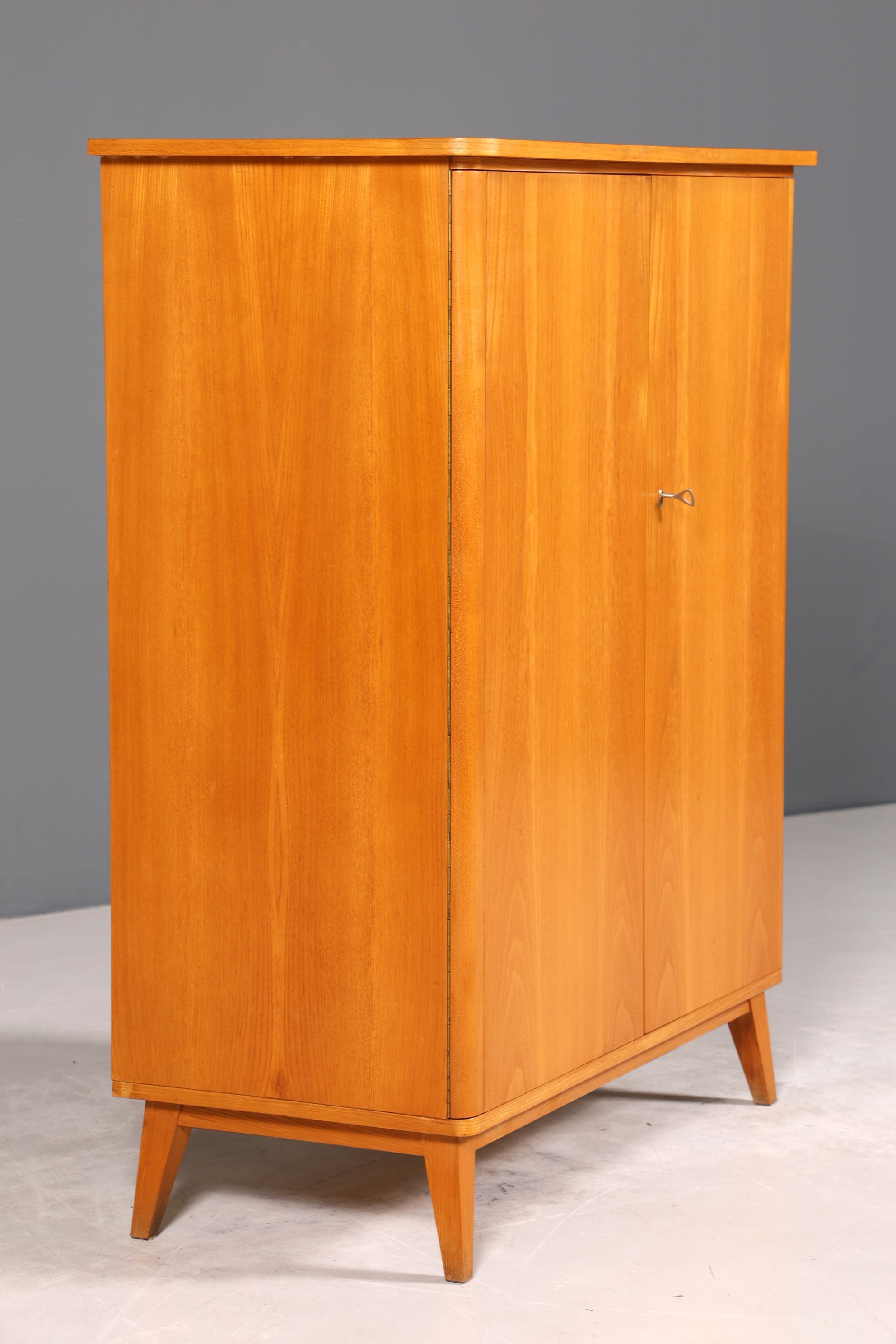 Traumhafter Mid Century Kleiderschrank Vintage Schrank Aktenschrank Retro Wäscheschrank
