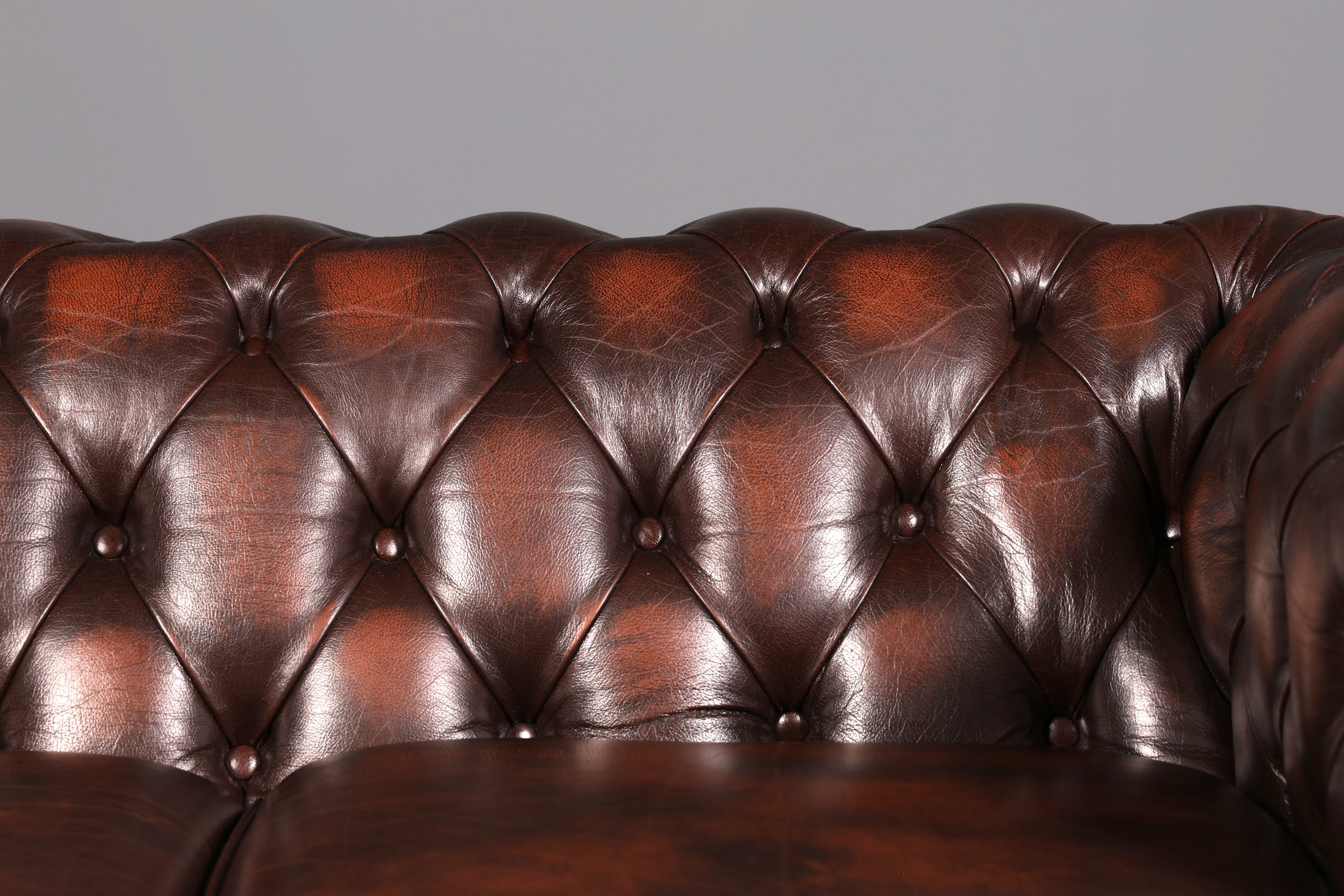 Beautiful Original Centurion Chesterfield 2-Seater Sofa, England, Genuine Leather Upholstered Sofa