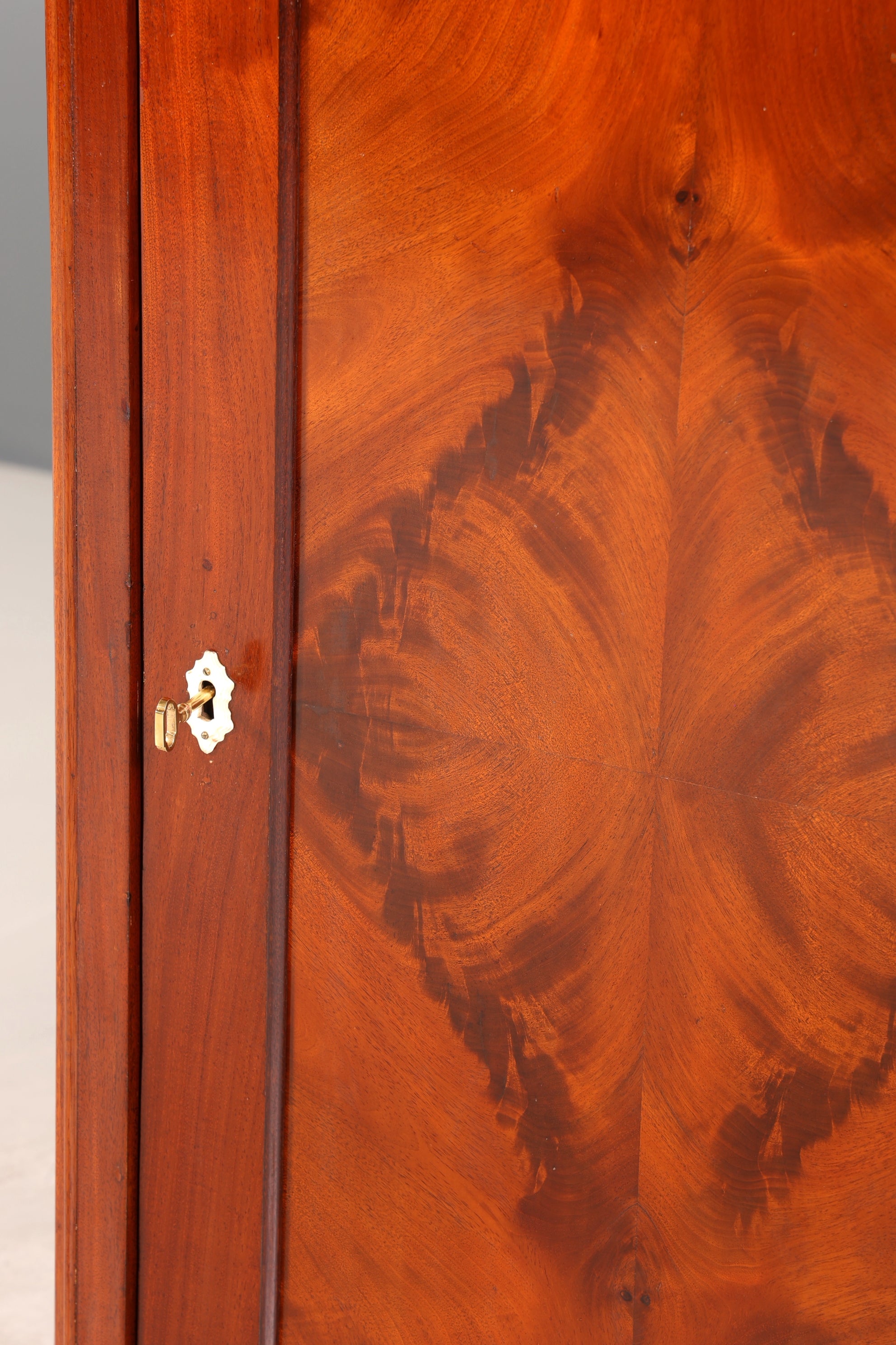 Traumhaftes Louis Philippe Vertiko Gründerzeit Schrank Antik Biedermeier Regal um 1880