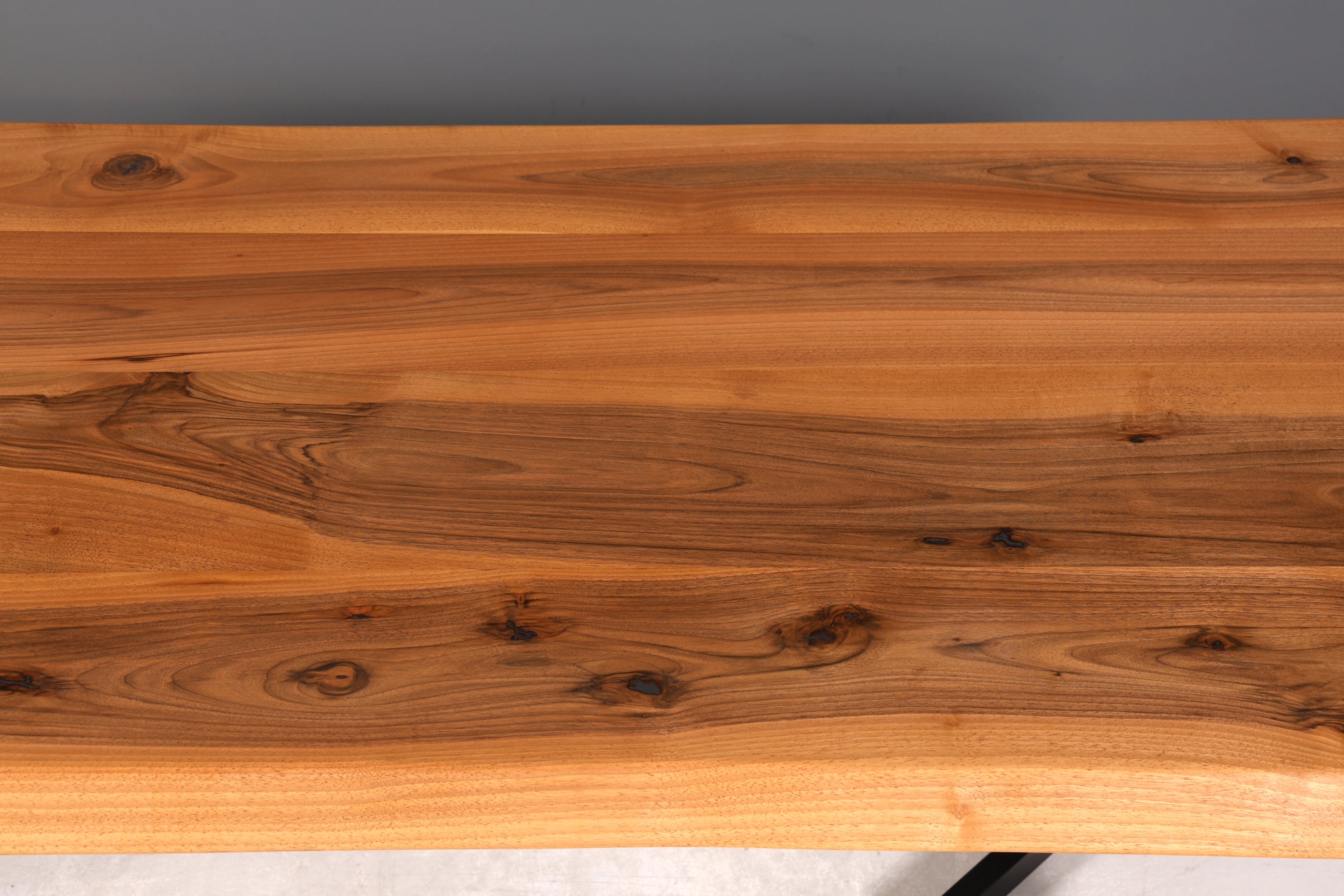 Edler Nussbaum Tisch 260cm-97cm Esszimmer Tisch Baumkanten Platte massiv Holz Küchentisch