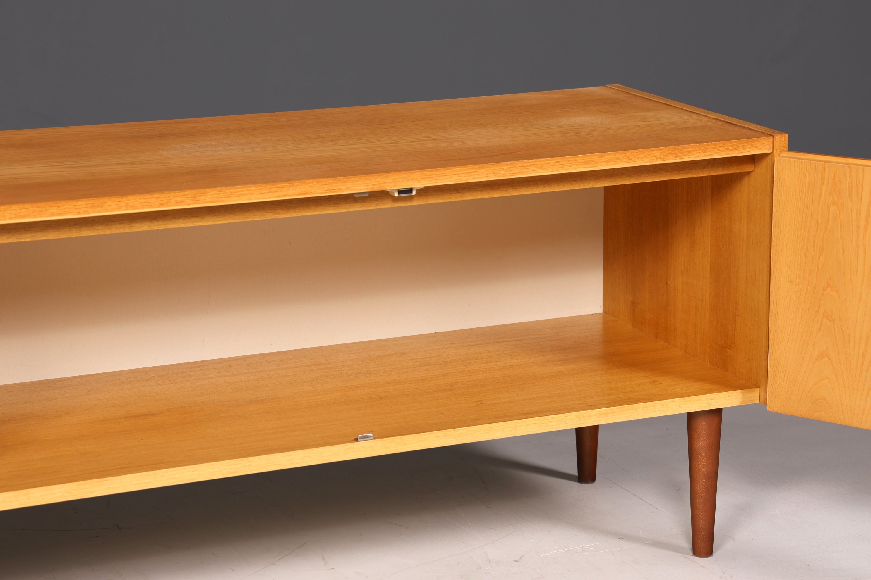 Beautiful original Hellerau mid-century chest of drawers, model 427, sideboard TV cabinet, vintage genuine wood