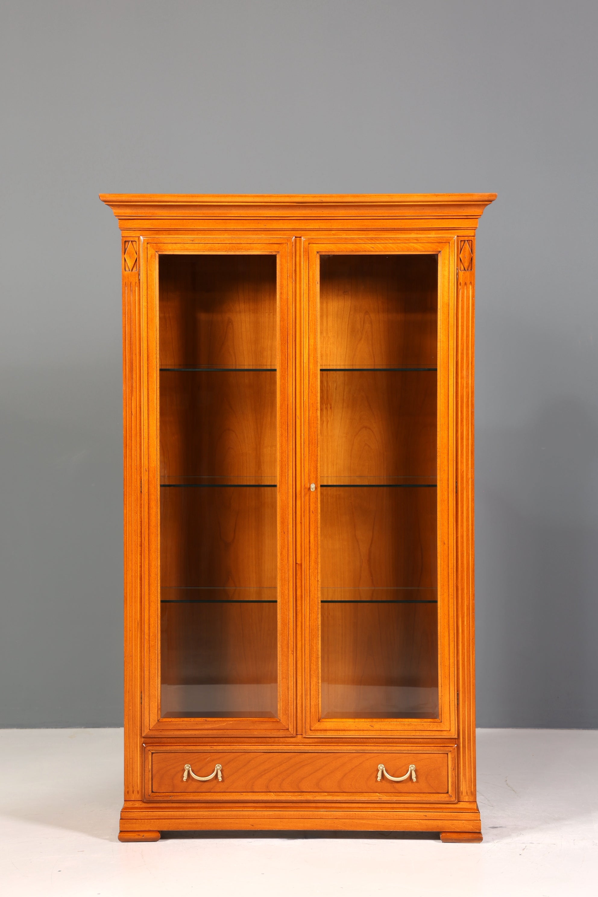 Traumhafte Original Selva Vitrine Antik Stil massiv Holz Buffet Villa Borghese Schrank Regal