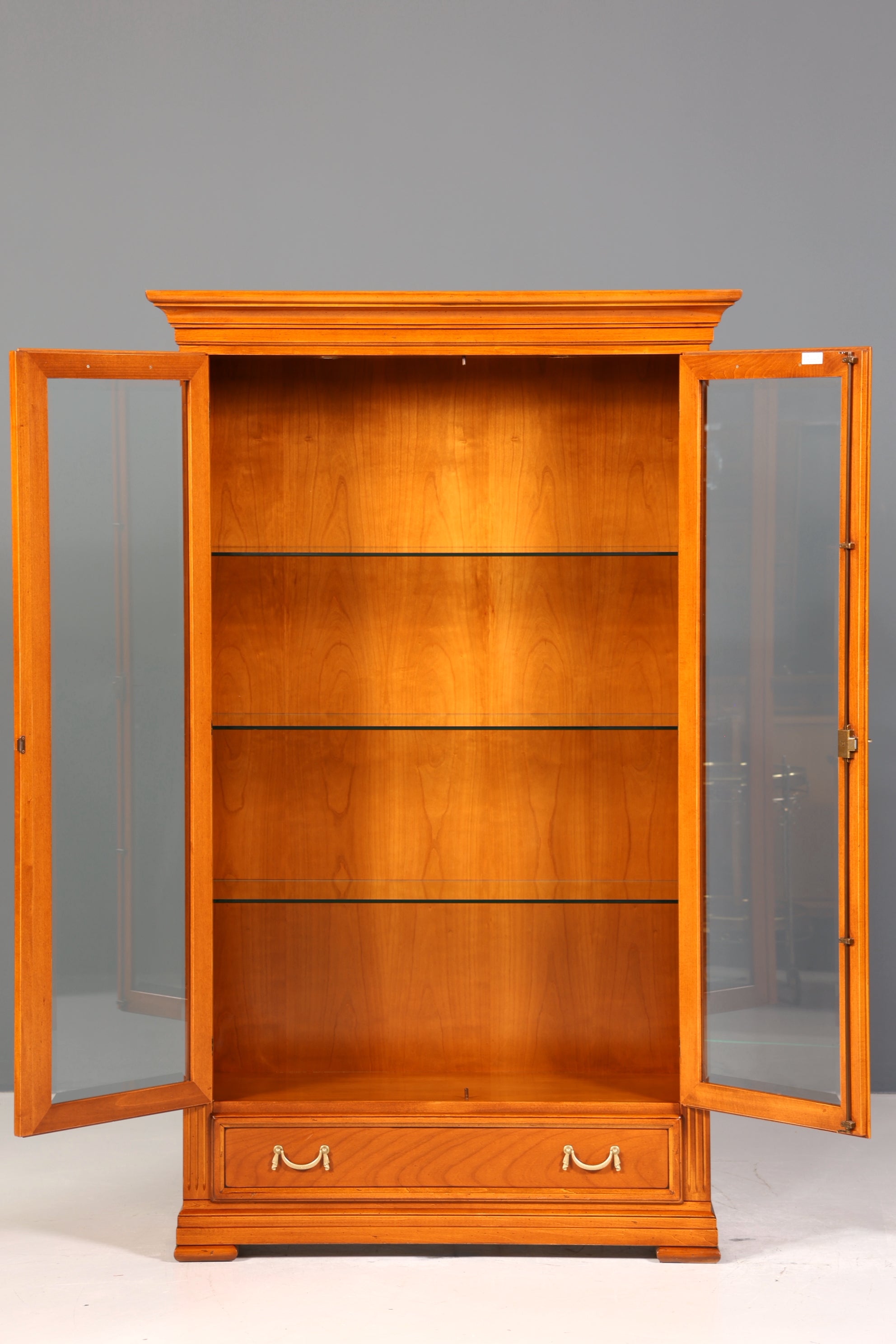 Traumhafte Original Selva Vitrine Antik Stil massiv Holz Buffet Villa Borghese Schrank Regal