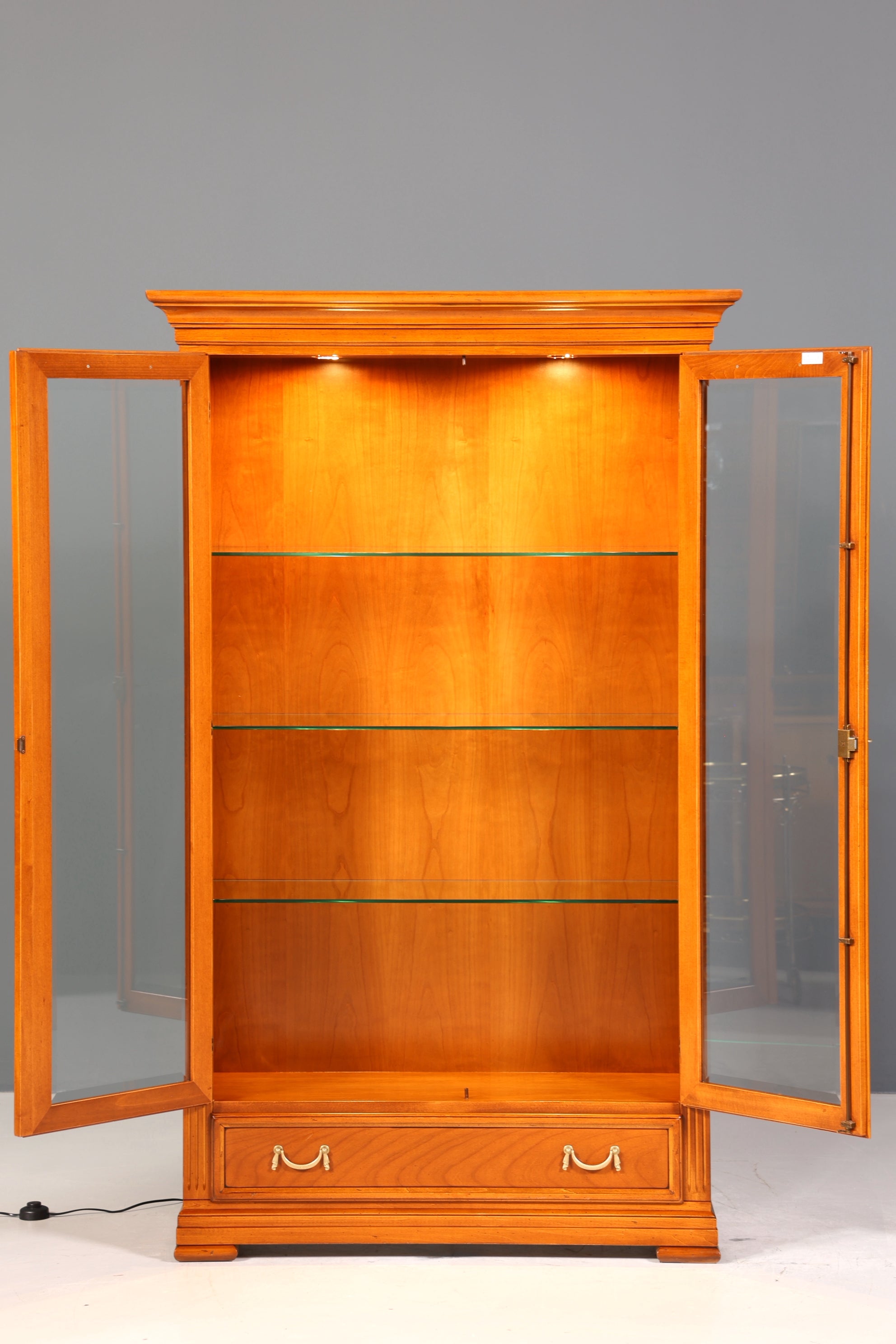 Traumhafte Original Selva Vitrine Antik Stil massiv Holz Buffet Villa Borghese Schrank Regal