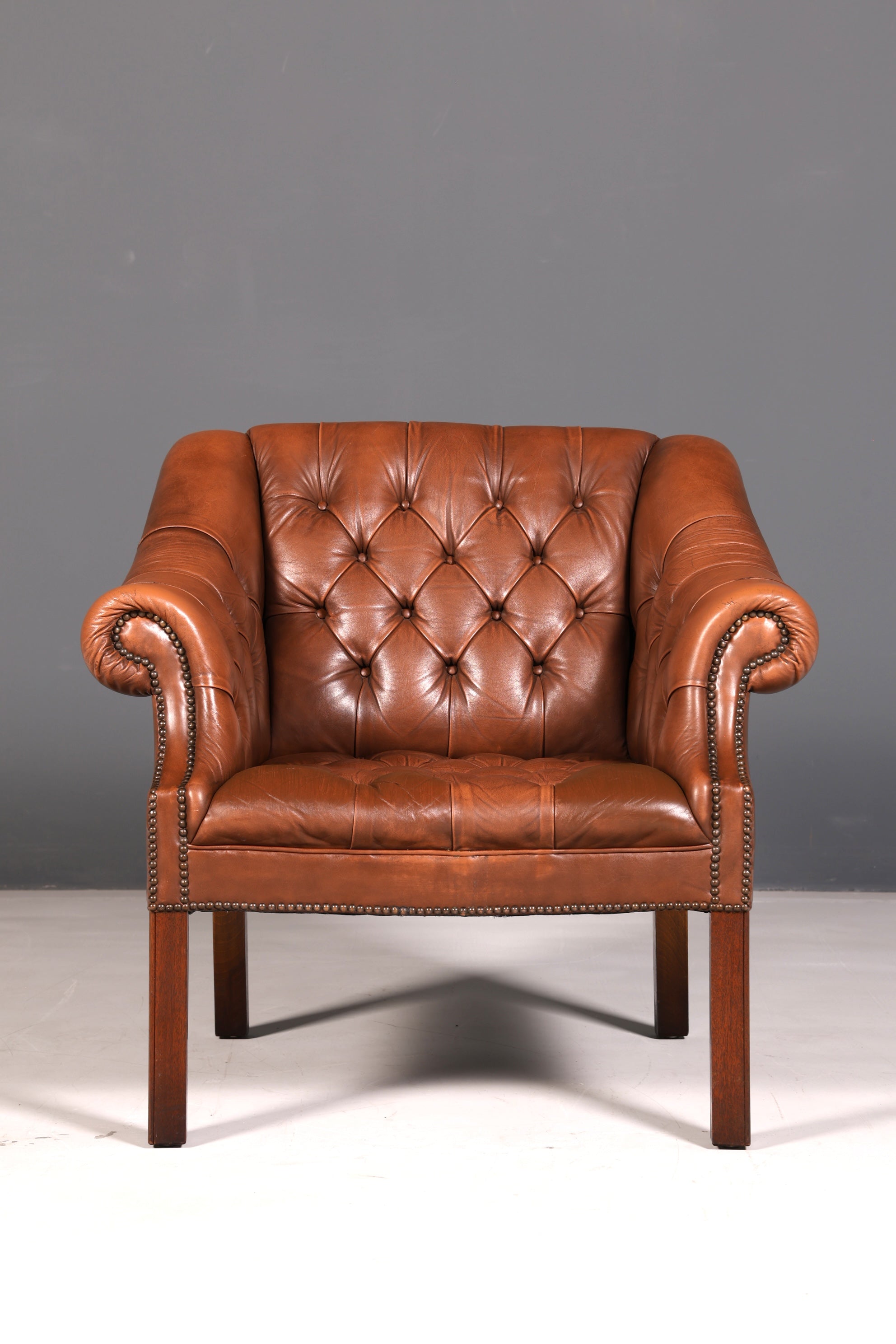 Elegant Chesterfield armchair club chair genuine brown leather English leather armchair
