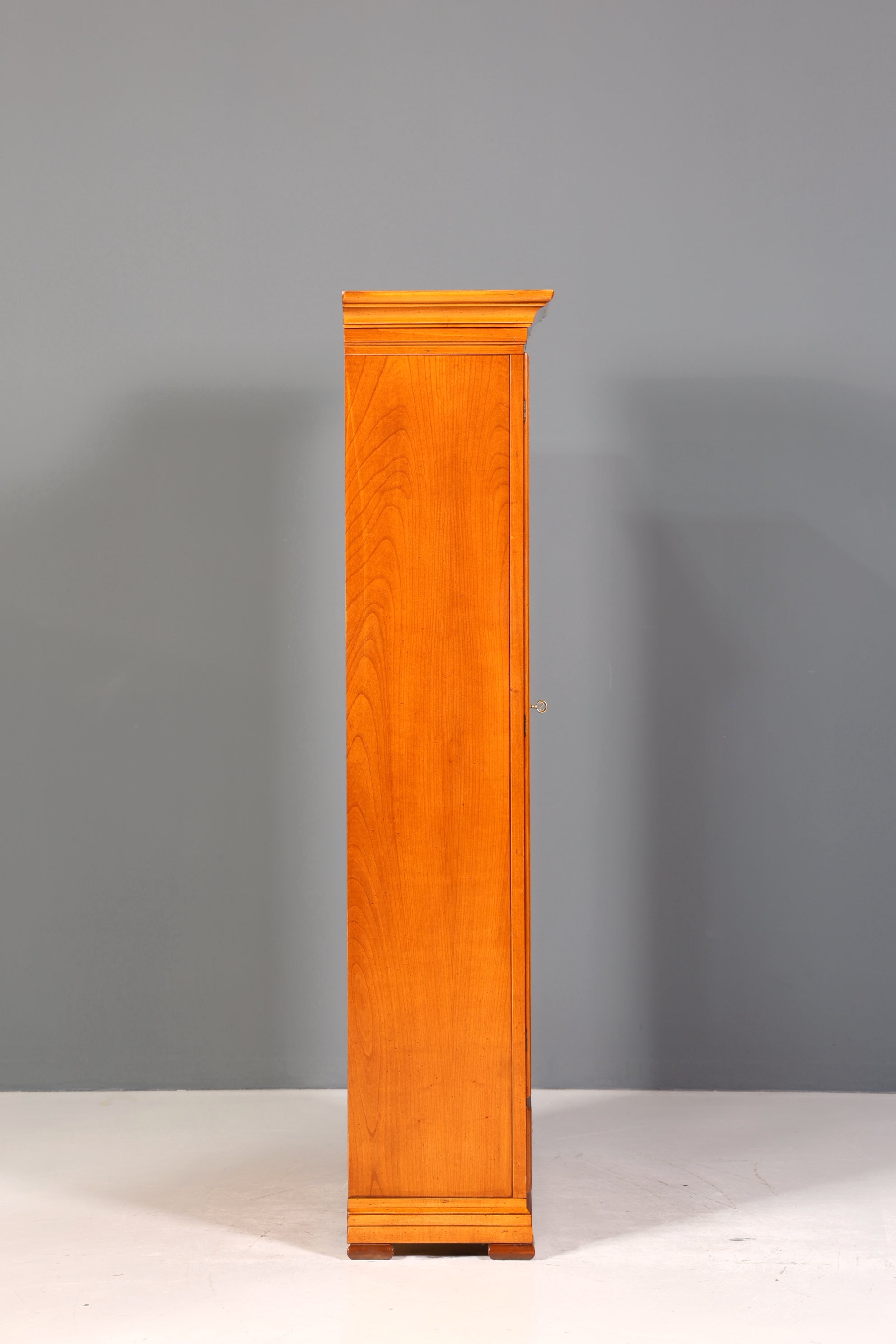 Traumhafte Original Selva Vitrine Antik Stil massiv Holz Buffet Villa Borghese Schrank Regal