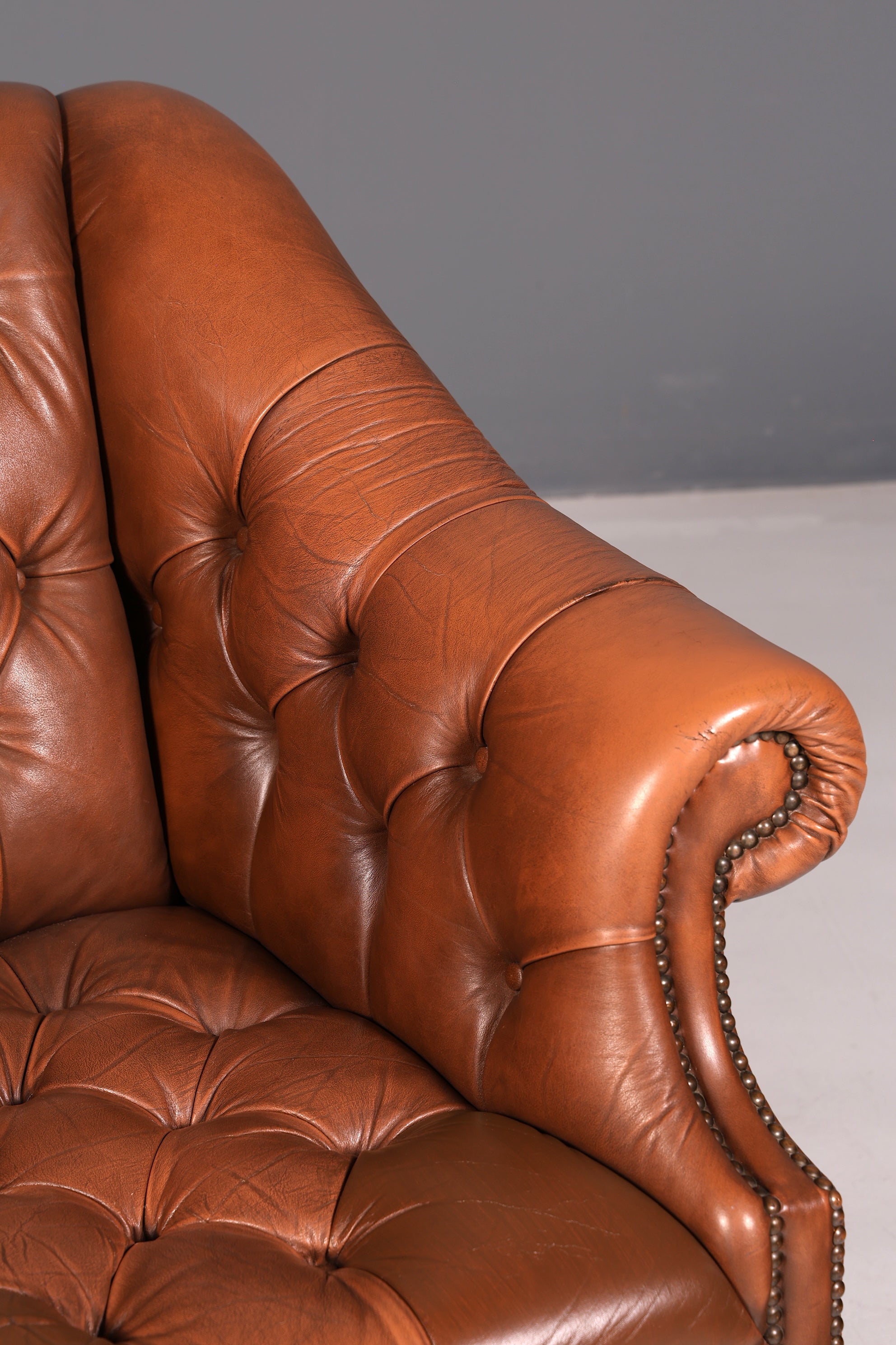Elegant Chesterfield armchair club chair genuine brown leather English leather armchair