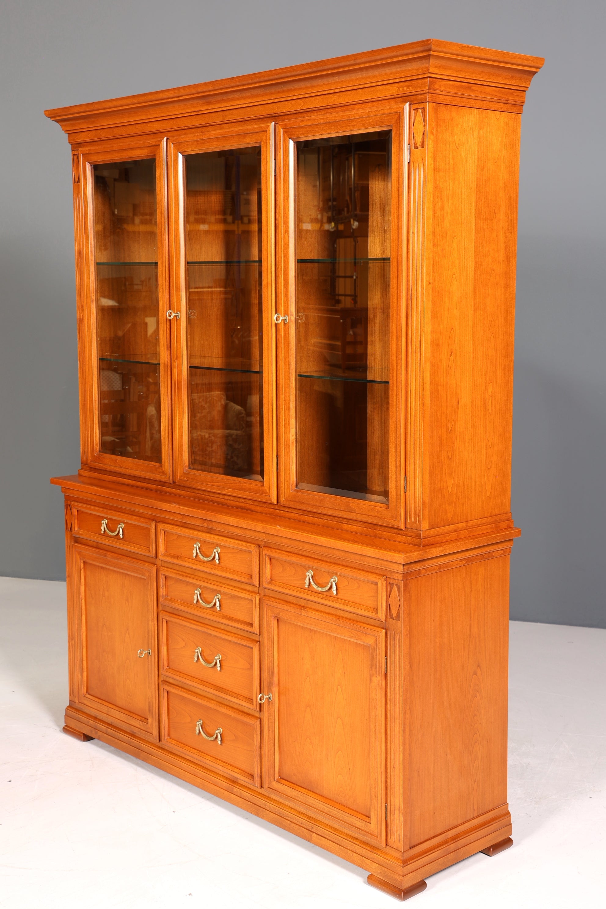 Wunderschöner Original Selva Vitrine Antik Stil massiv Holz Buffet Villa Borghese Schrank Bibliothek