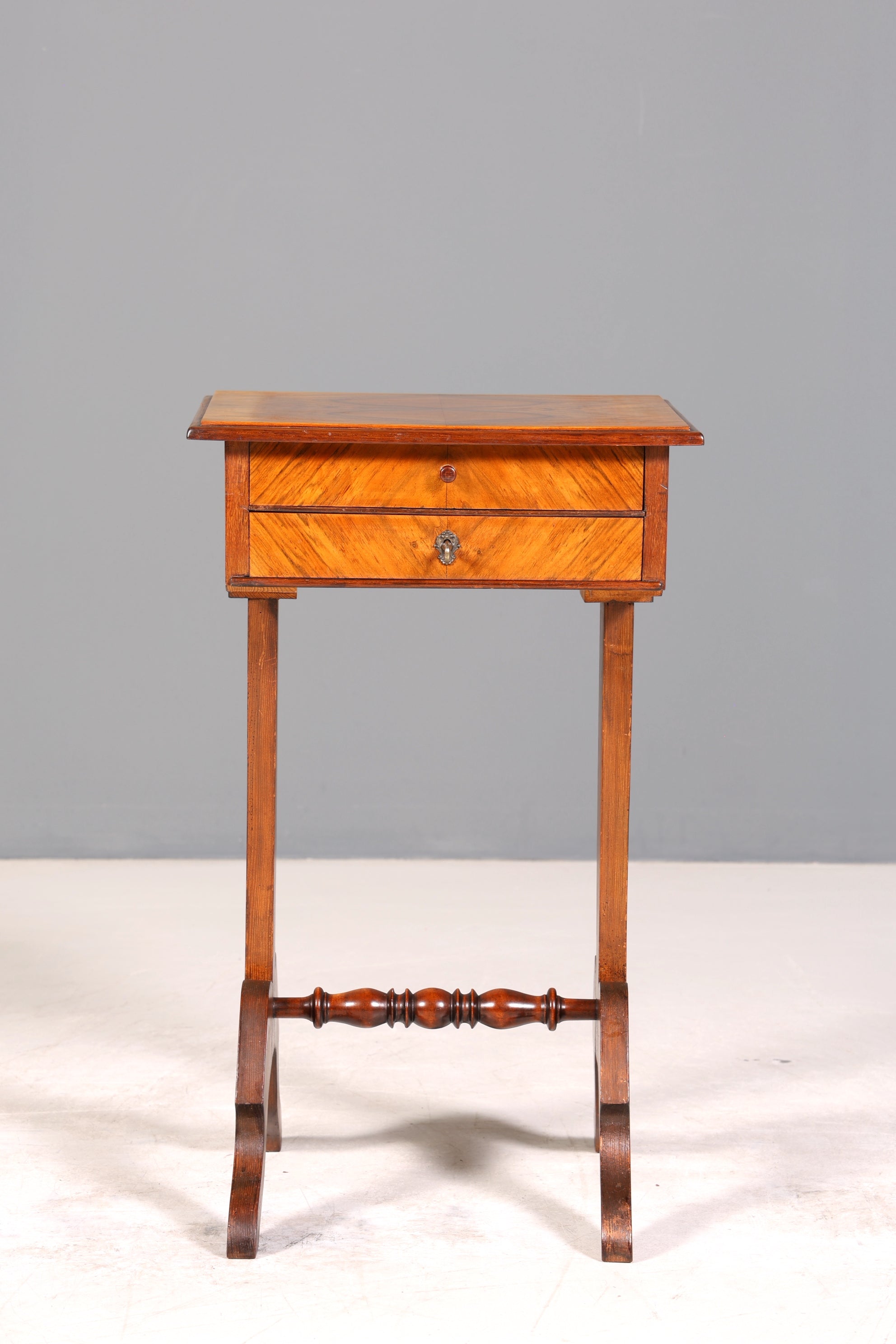 Stilvoller Gründerzeit Beistelltisch Louis Philippe Nähtisch Antik Ablagetisch um 1880