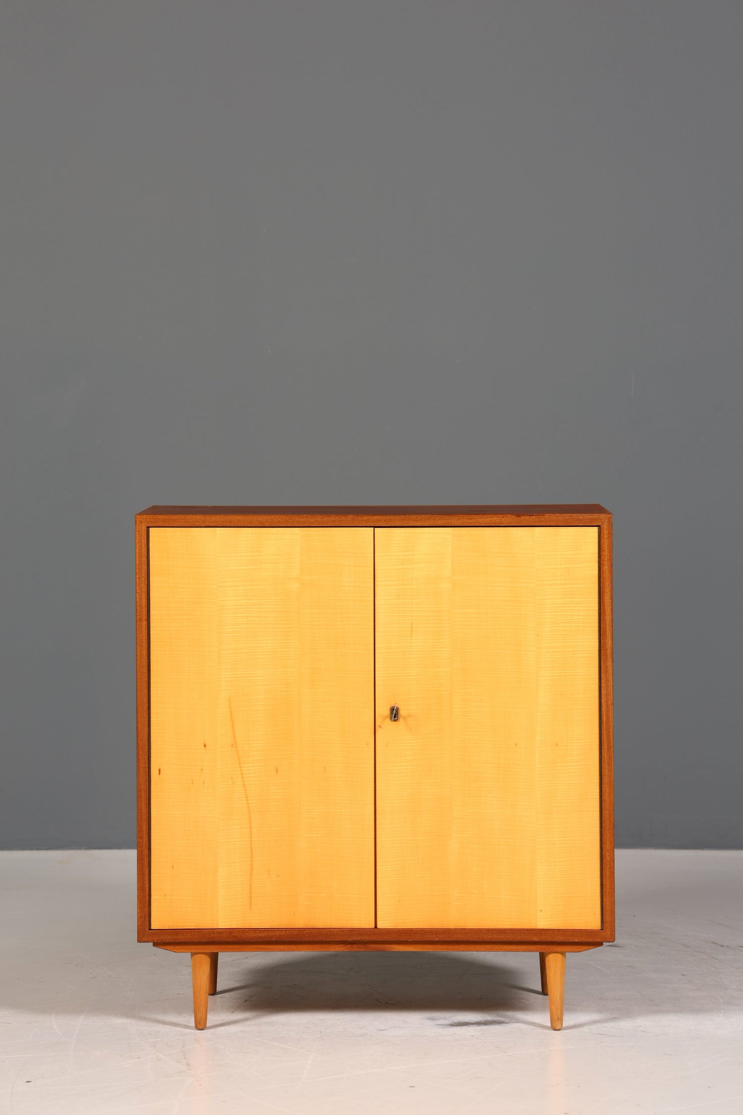 Wunderschöner Mid Century Schrank 60er Jahre Bücherregal Aktenschrank Wäscheschrank 1 von 2