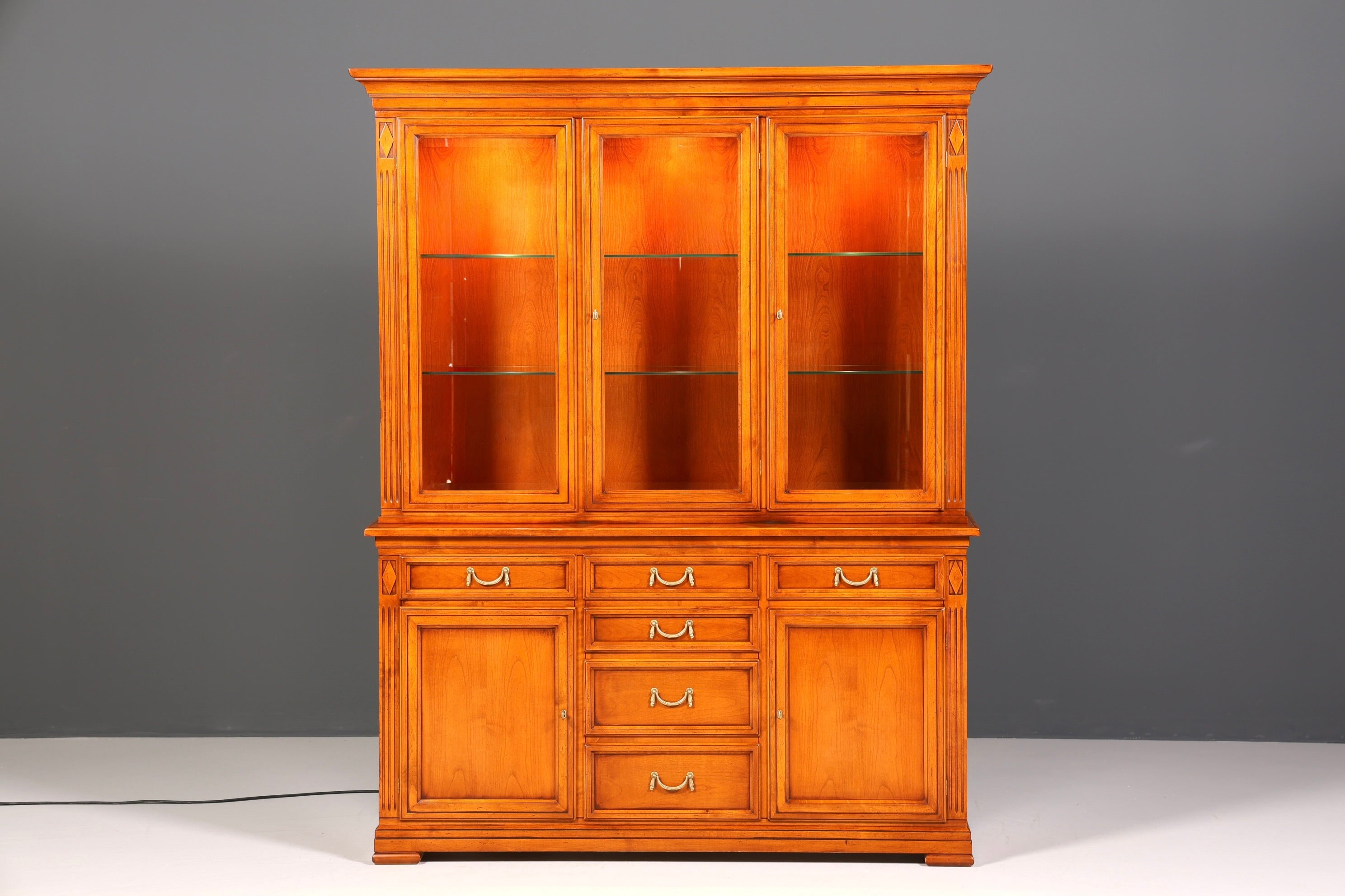 Traumhafte Original Selva Vitrine Antik Stil massiv Holz Buffet Villa Borghese Schrank Regal