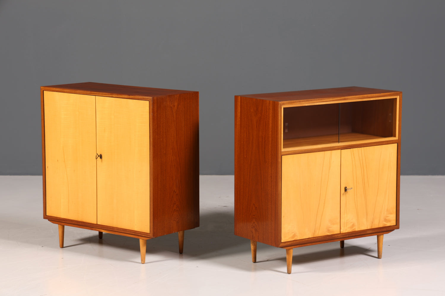 Wunderschöner Mid Century Schrank 60er Jahre Bücherregal Aktenschrank Wäscheschrank 1 von 2