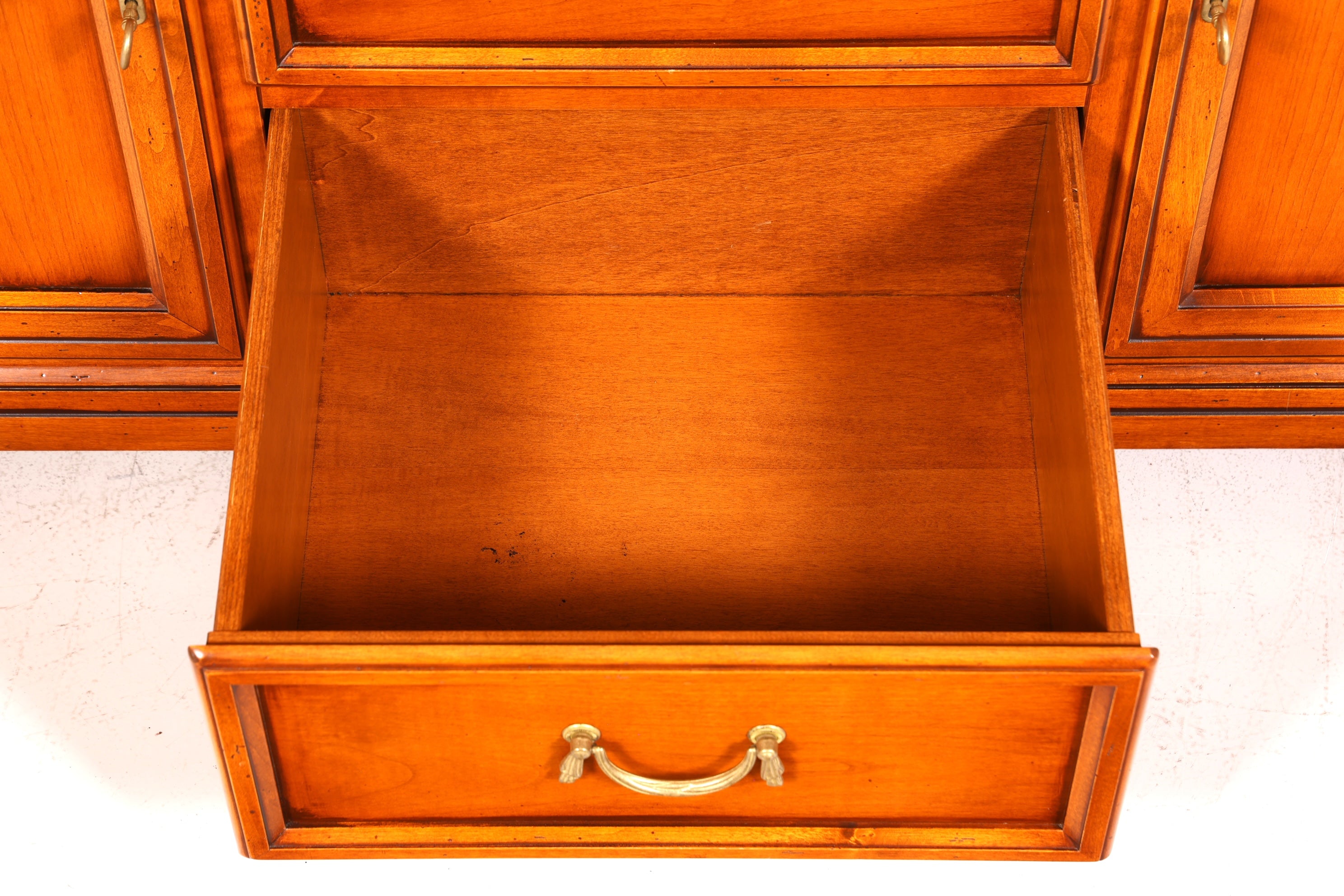 Traumhafte Original Selva Vitrine Antik Stil massiv Holz Buffet Villa Borghese Schrank Regal