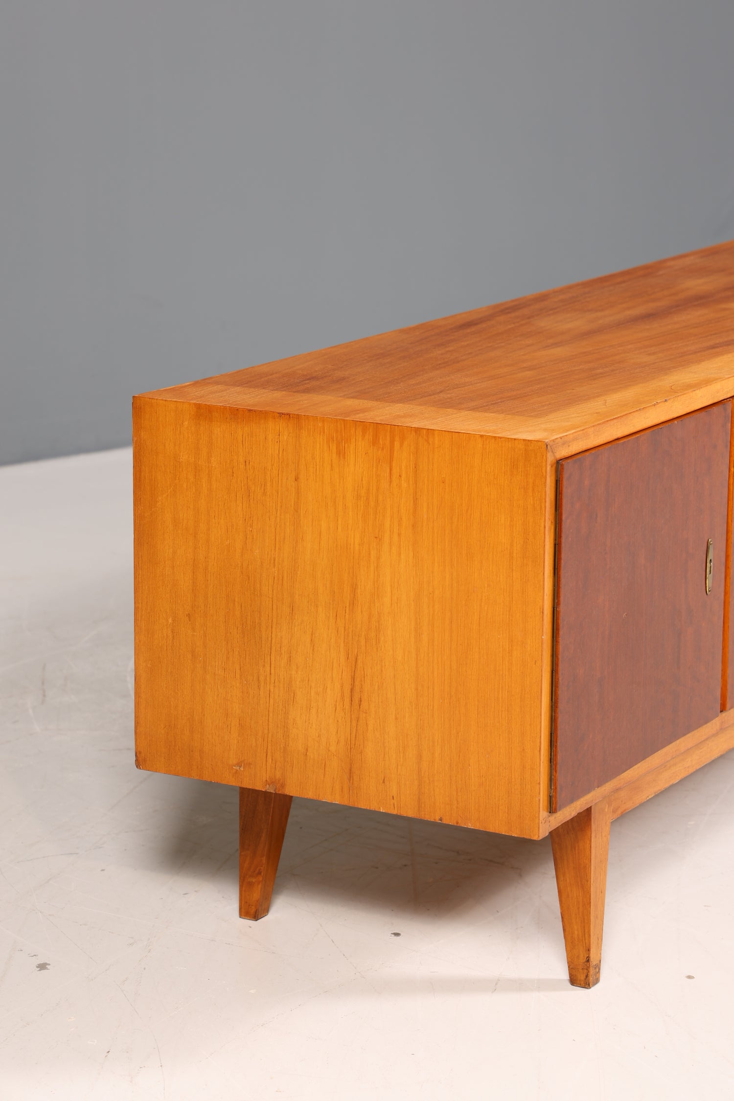 Schlichtes Mid Century Sideboard Vintage TV Kommode 60s Schrank Longboard Retro Lowboard