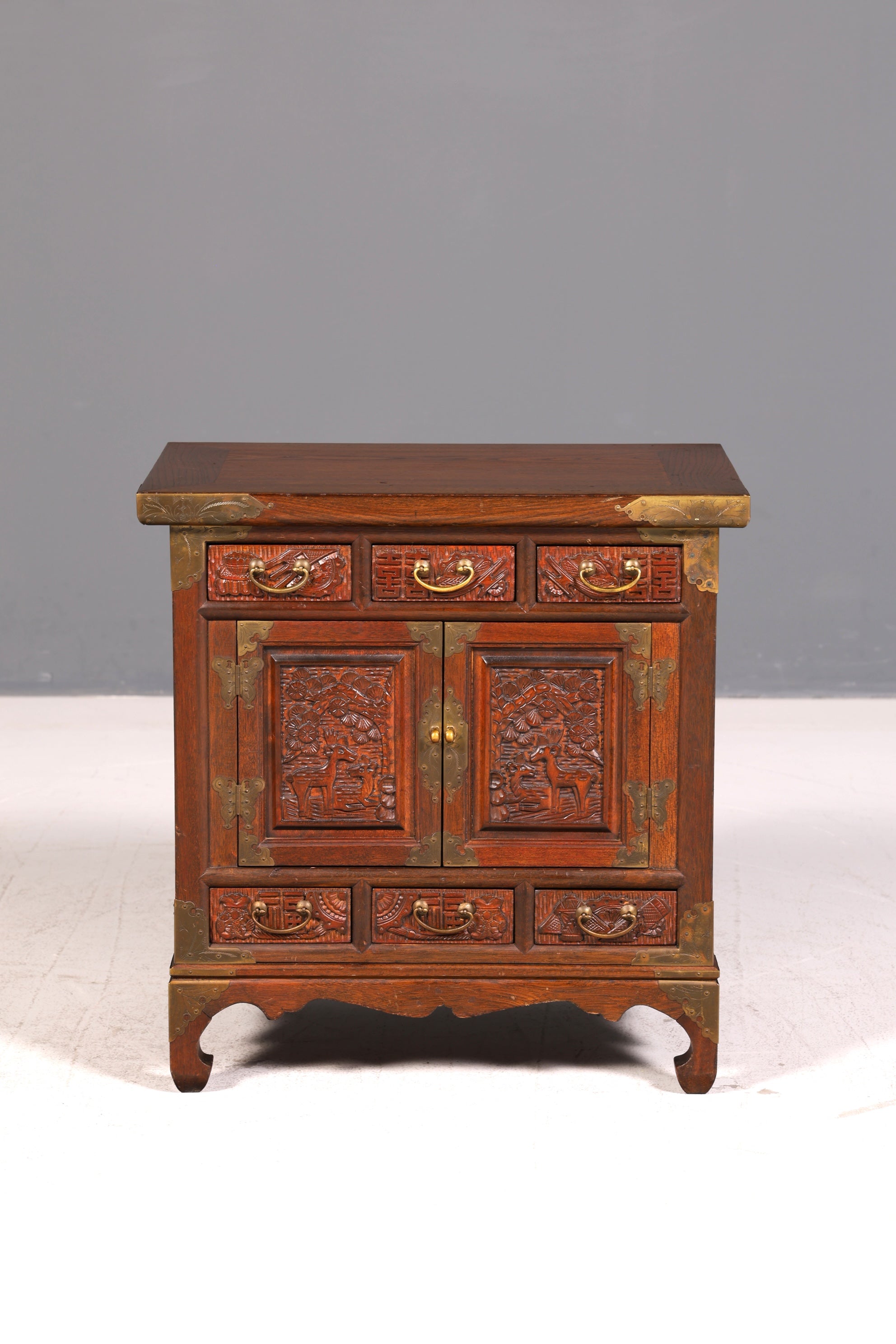 Edle Asiatische Kommode Schnitzereien Antik Korea Schrank Beistellschrank Messingbeschläge Holz Vintage