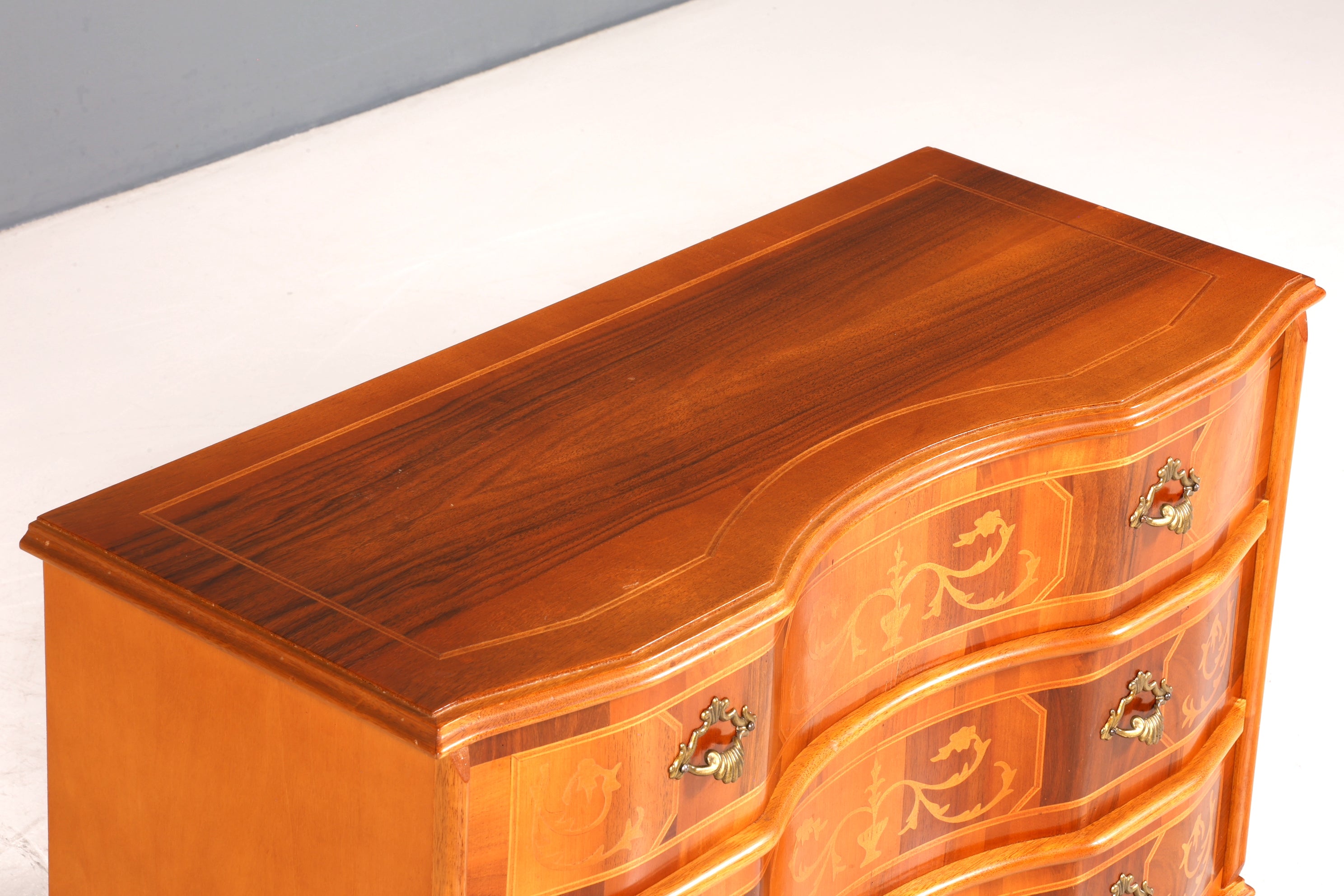 Traumhafte Kommode im Barock Stil Sideboard Intarsien echt Holz Schubladenkommode