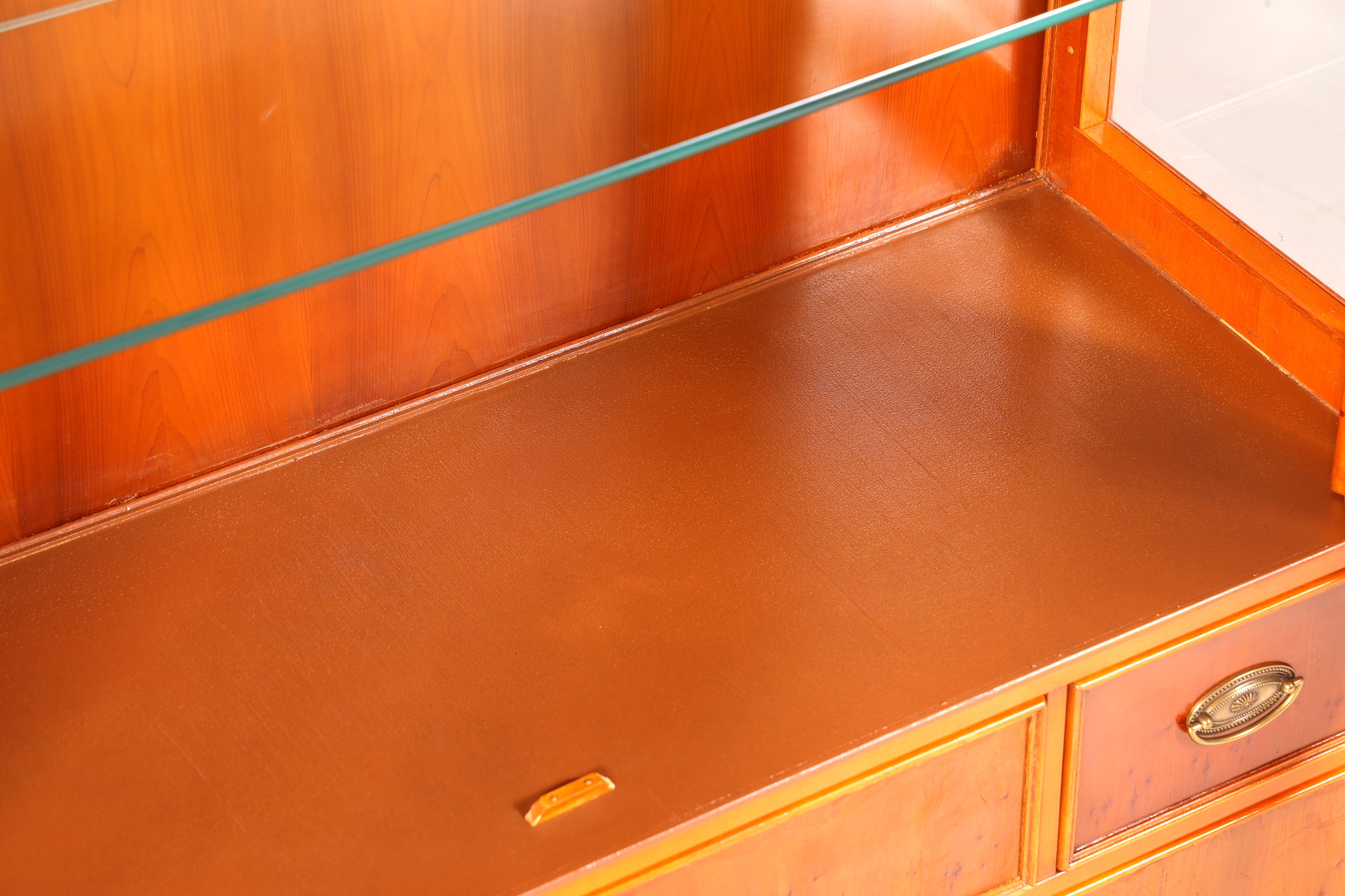 Wunderschöne Original Heldense Vitrine Englische Eibe Bücherschrank Antik Stil Glasvitrine