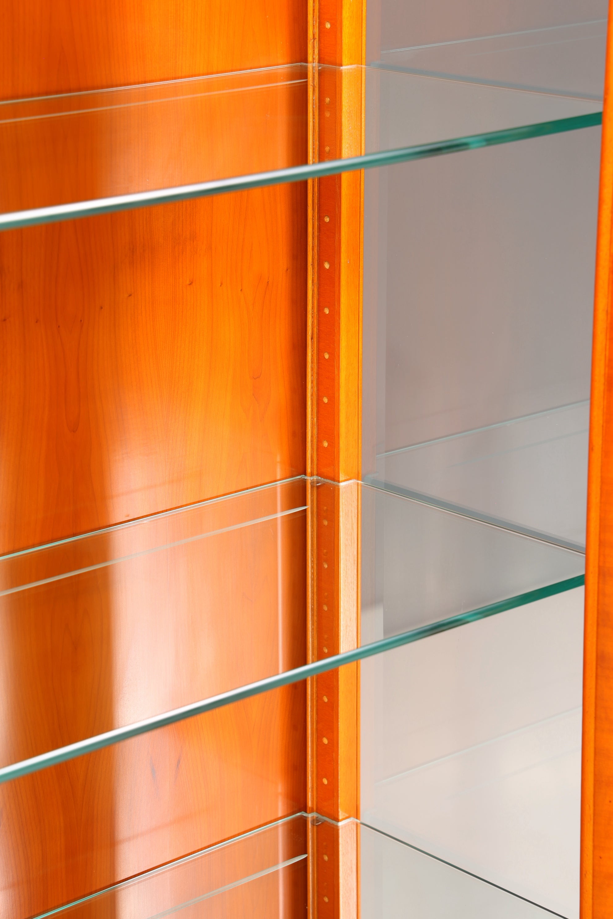 Wunderschöne Original Heldense Vitrine Englische Eibe Bücherschrank Antik Stil Glasvitrine