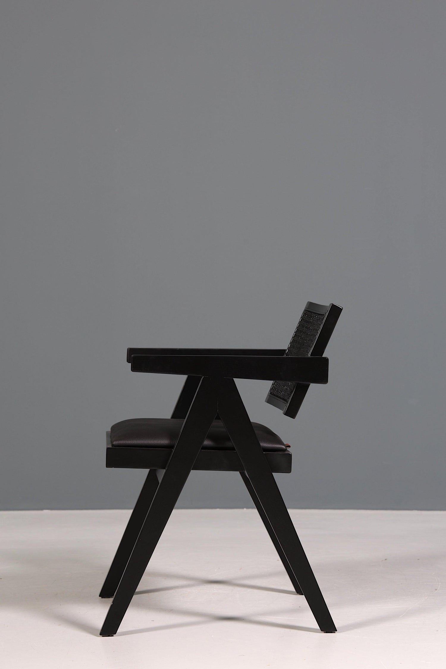 Sehr edler Korbgeflecht Stuhl "Vienna Black +" Armlehnsessel Bauhaus Relax Lounge Chair Stuhl Esszimmer Stuhl Küchenstuhl