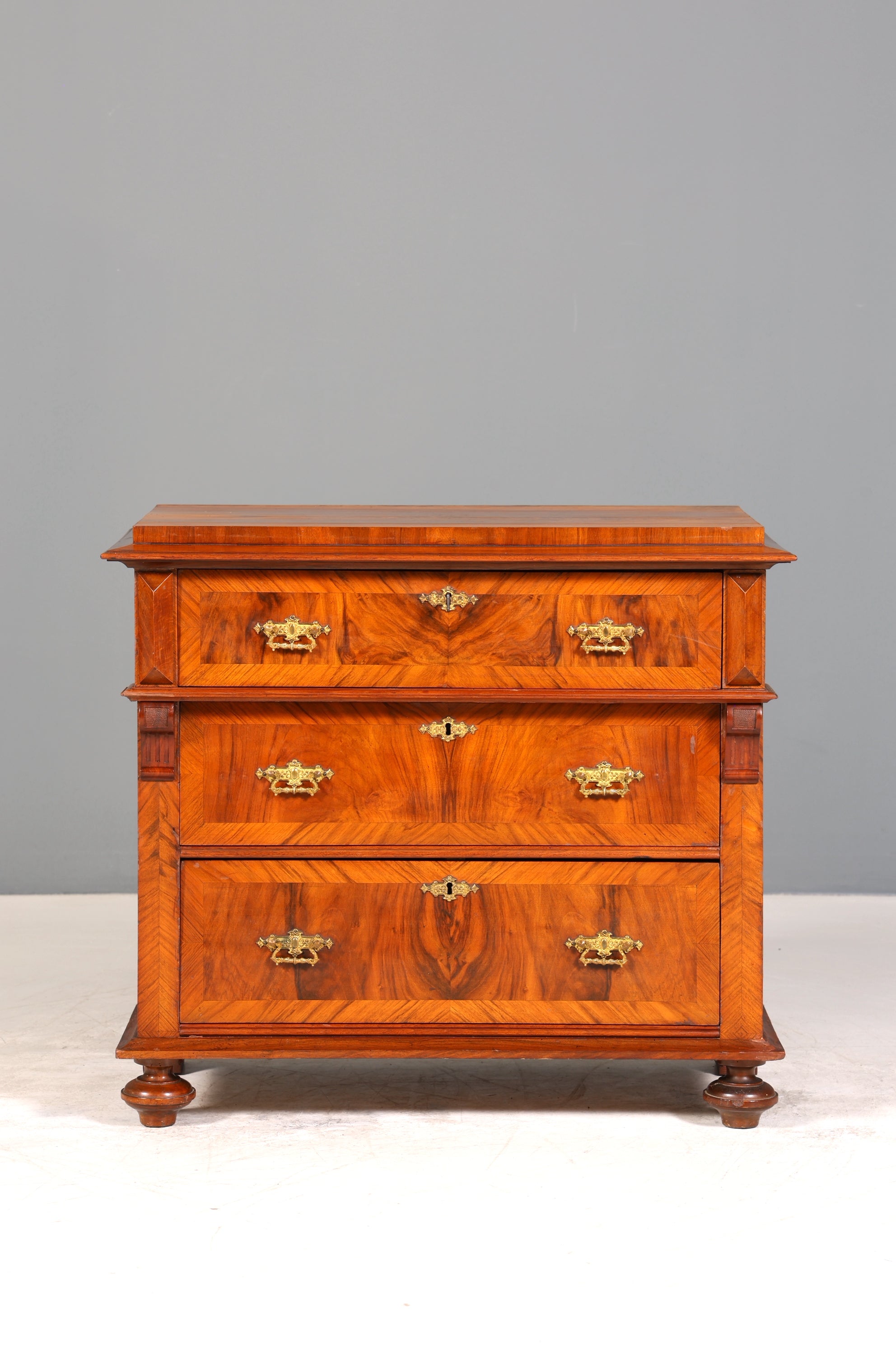 Stilvolle Gründerzeit Kommode Jugendstil Antik Sideboard Schubladenkommode Wäschekommode
