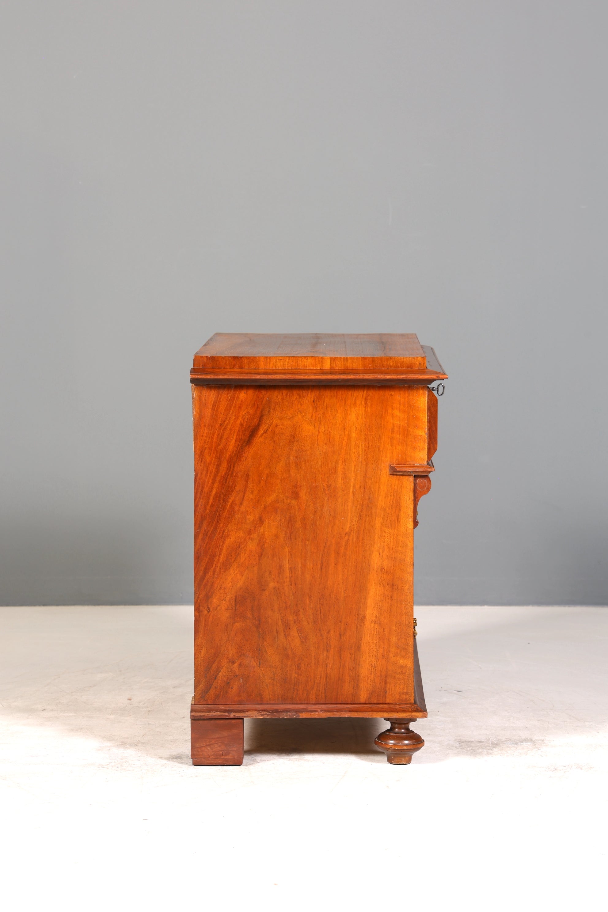Stilvolle Gründerzeit Kommode Jugendstil Antik Sideboard Schubladenkommode Wäschekommode