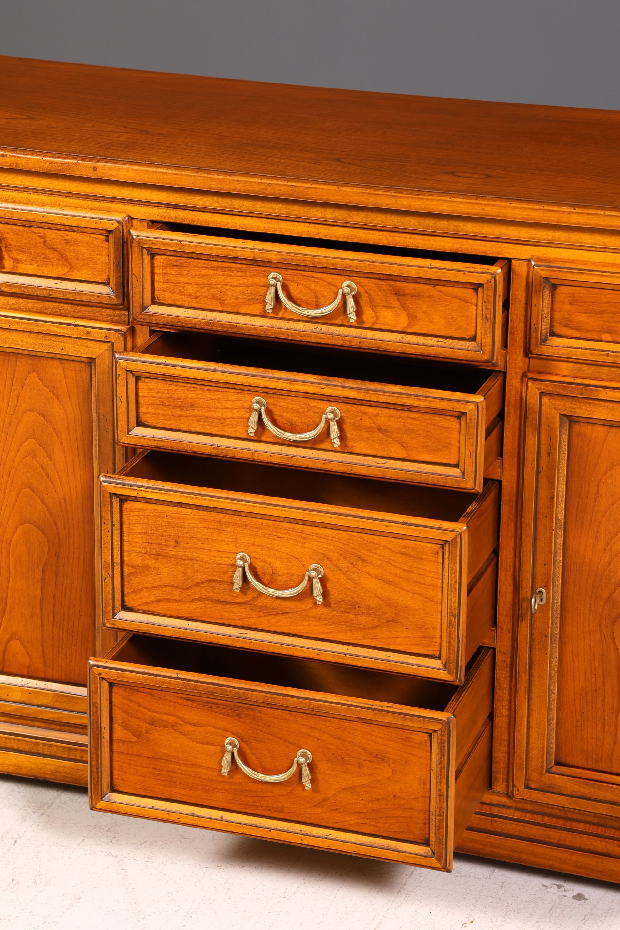 Wunderschönes Original Selva Sideboard Antik Stil Villa Borghese Schrank Kommode Buffet Anrichte