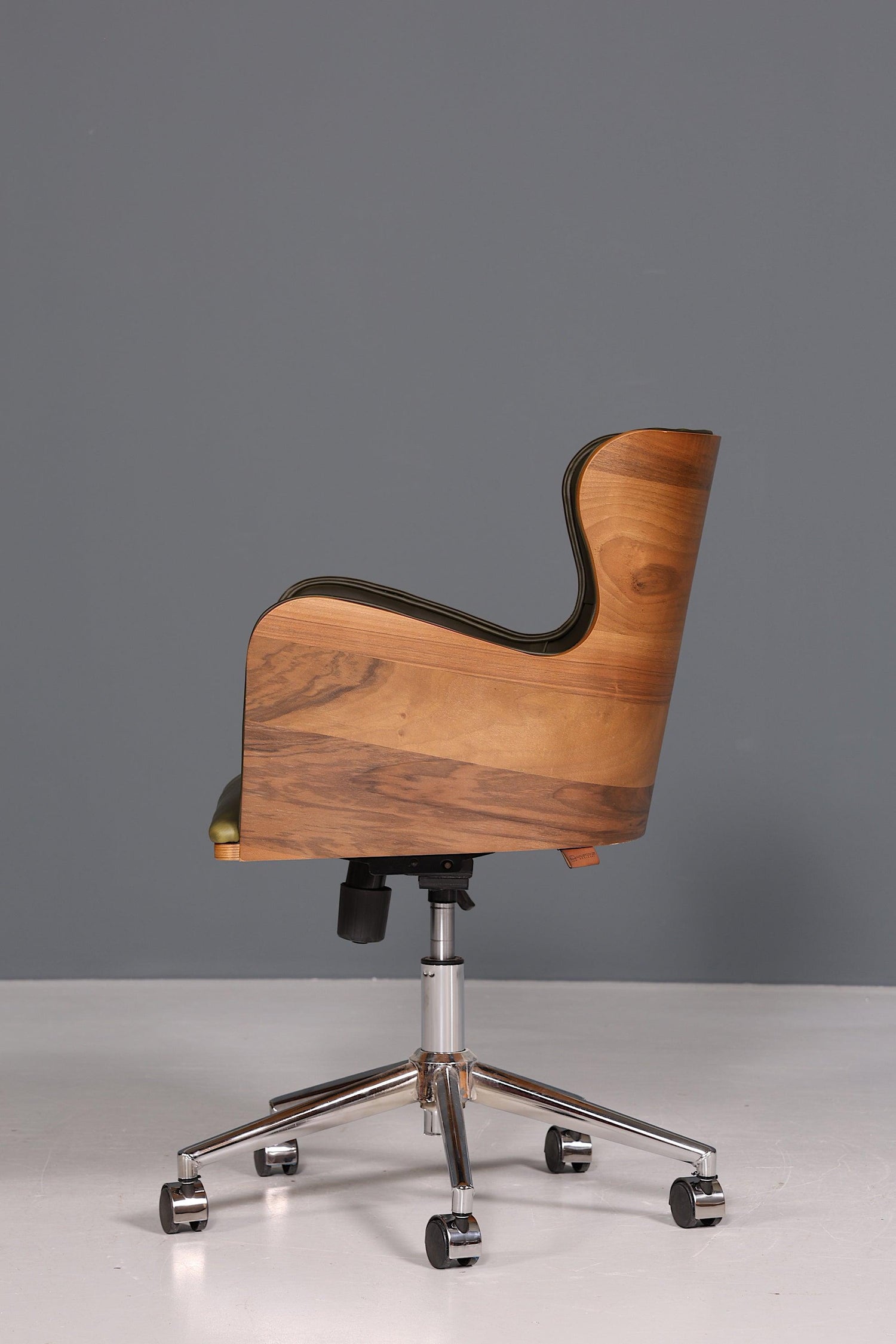 Chesterfield Büro Armlehnstuhl "Leon-Office" Nussbaum grün