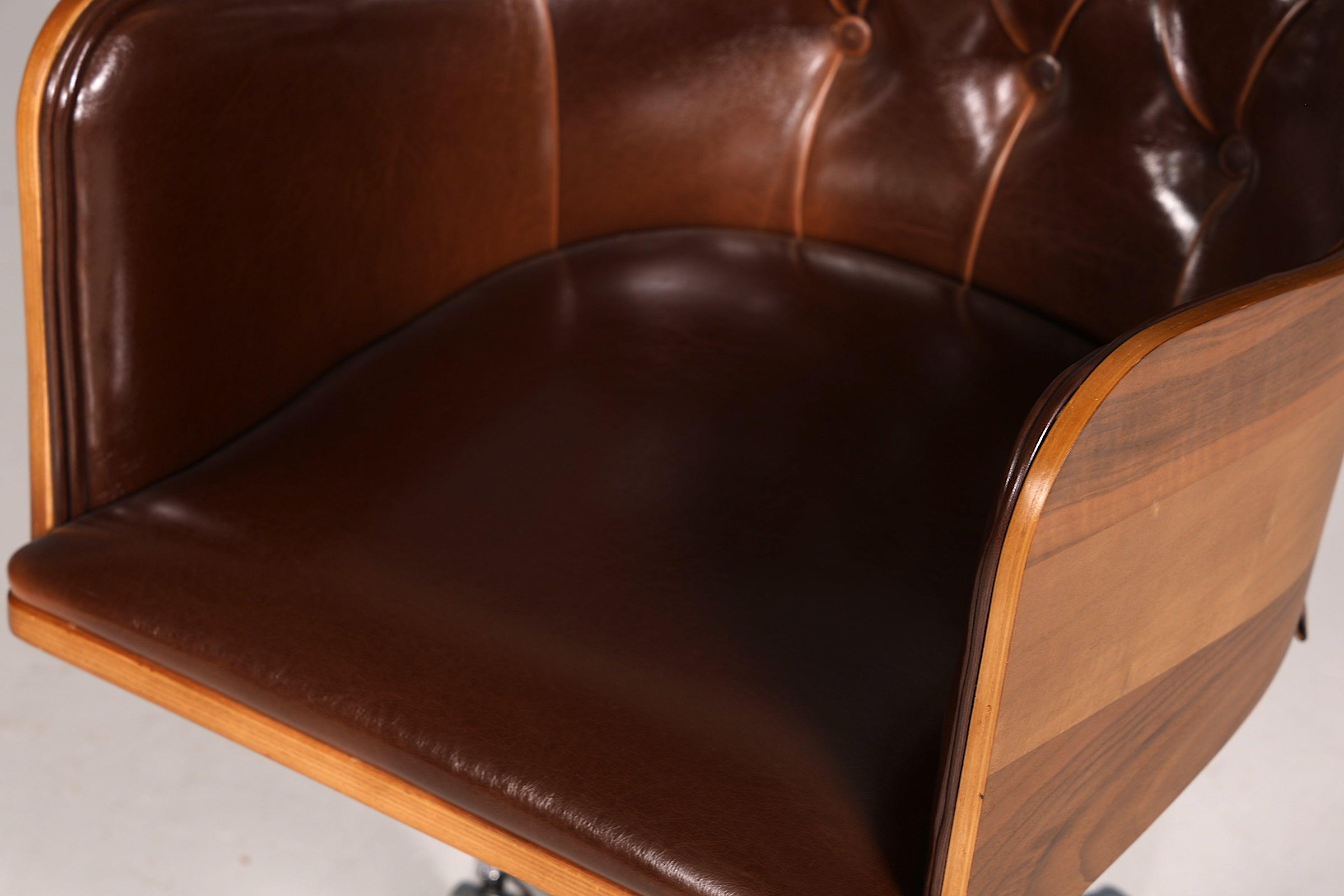 Chesterfield Büro Armlehnstuhl "Leon-Office" Nussbaum braun