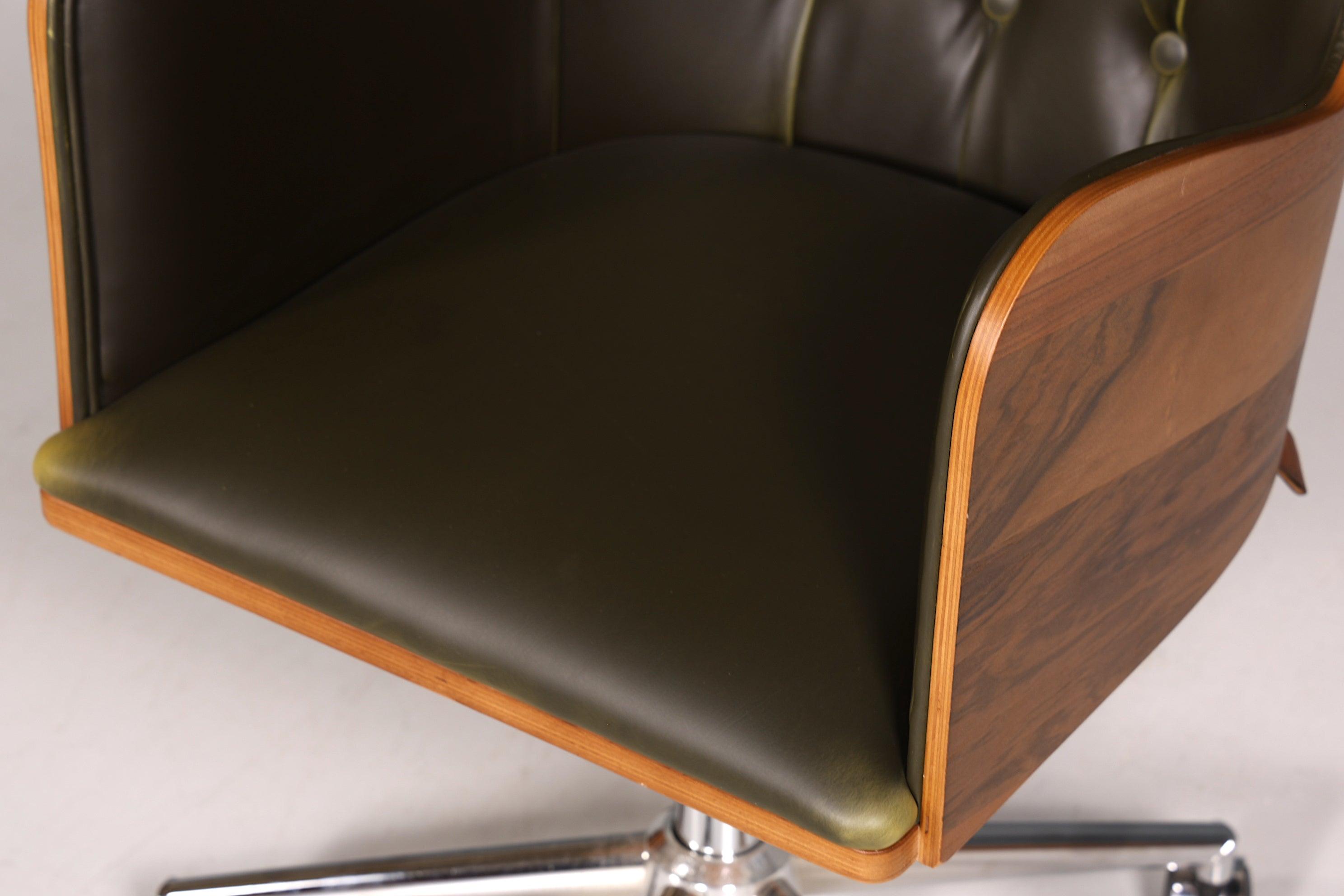 Chesterfield Büro Armlehnstuhl "Leon-Office" Nussbaum grün