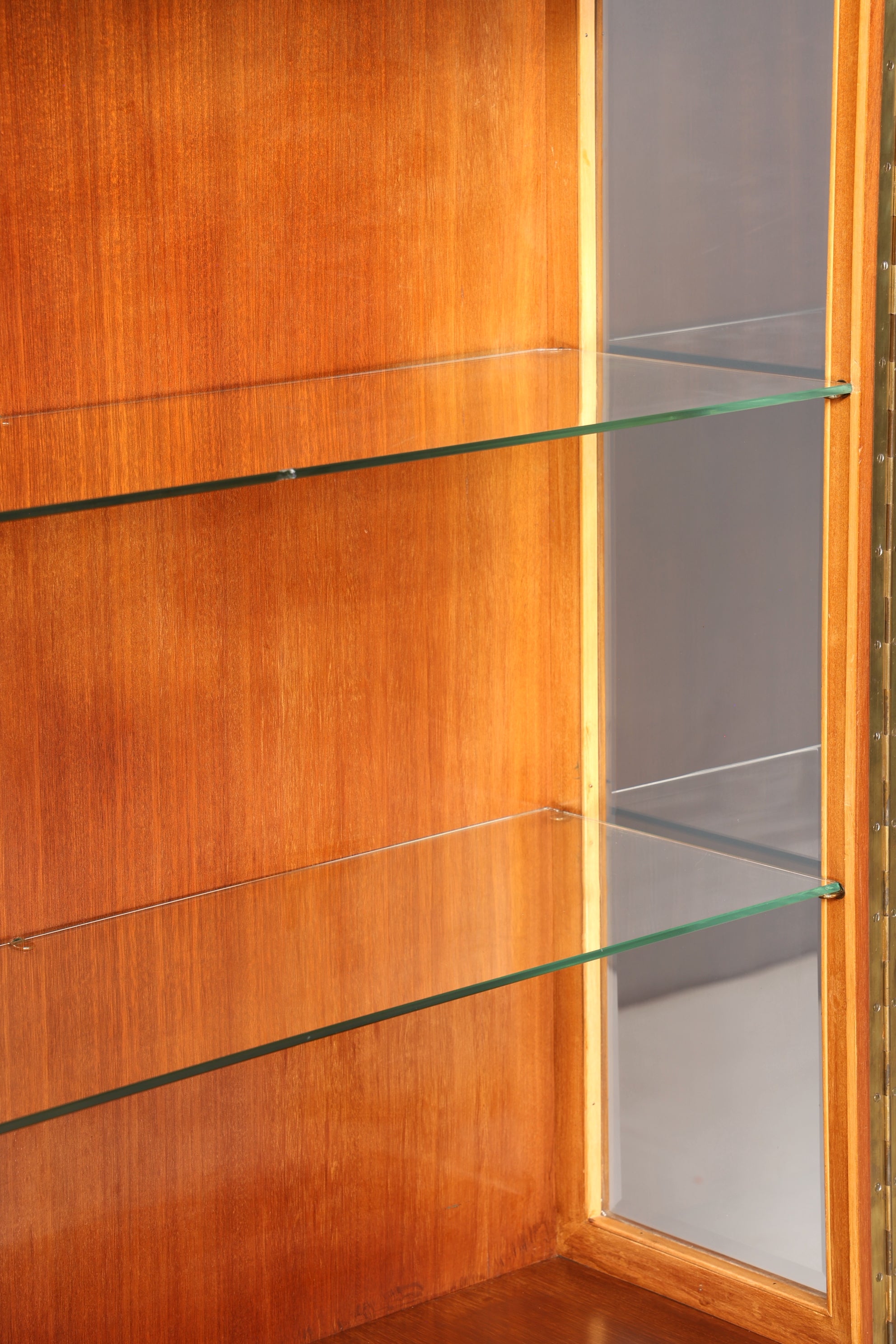 Wunderschöne Art Deco Vitrine Nussbaum Vitrine massiv Holz Antik Schrank