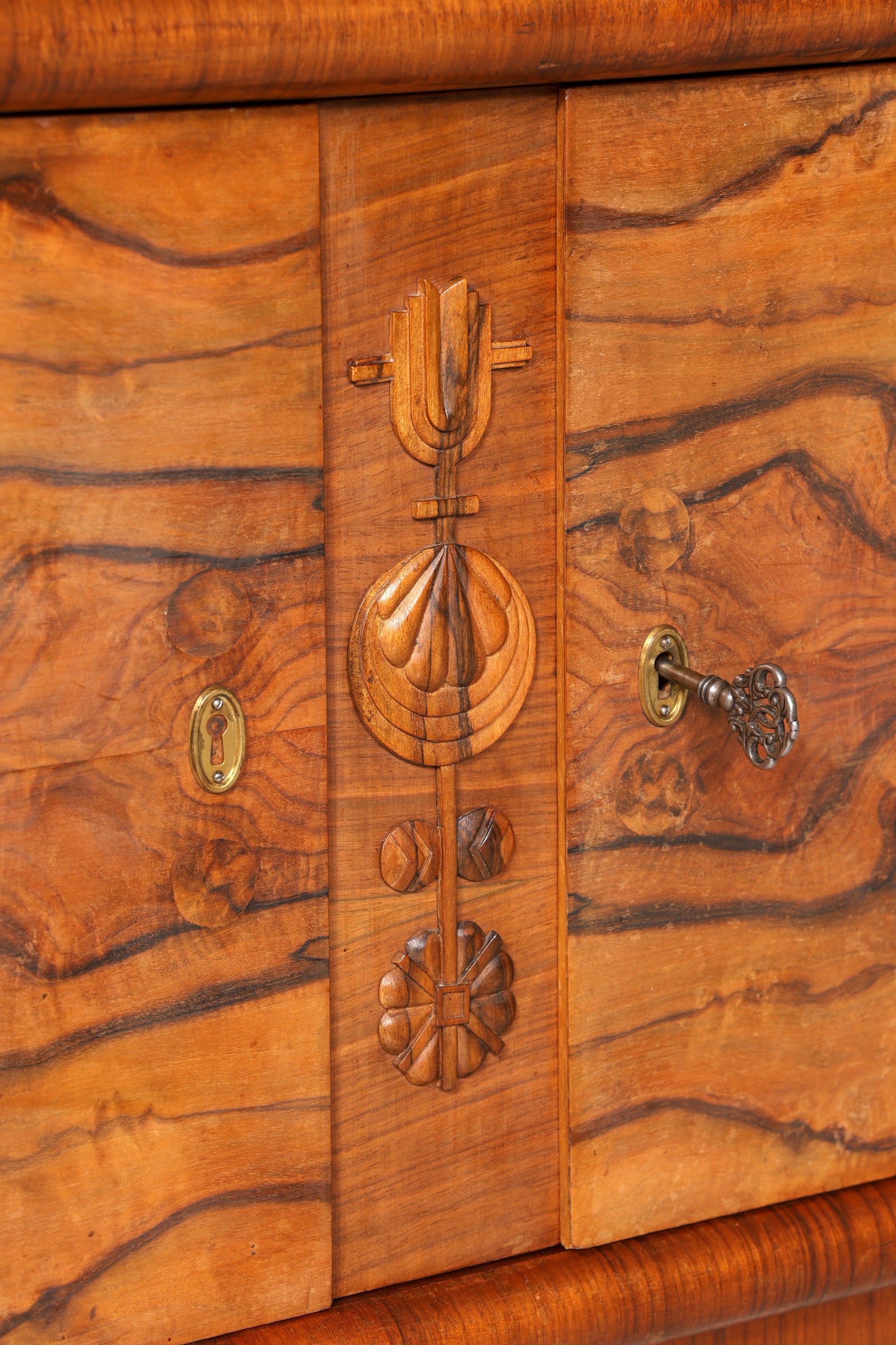 Wunderschöne Art Deco Vitrine Nussbaum Vitrine massiv Holz Antik Schrank