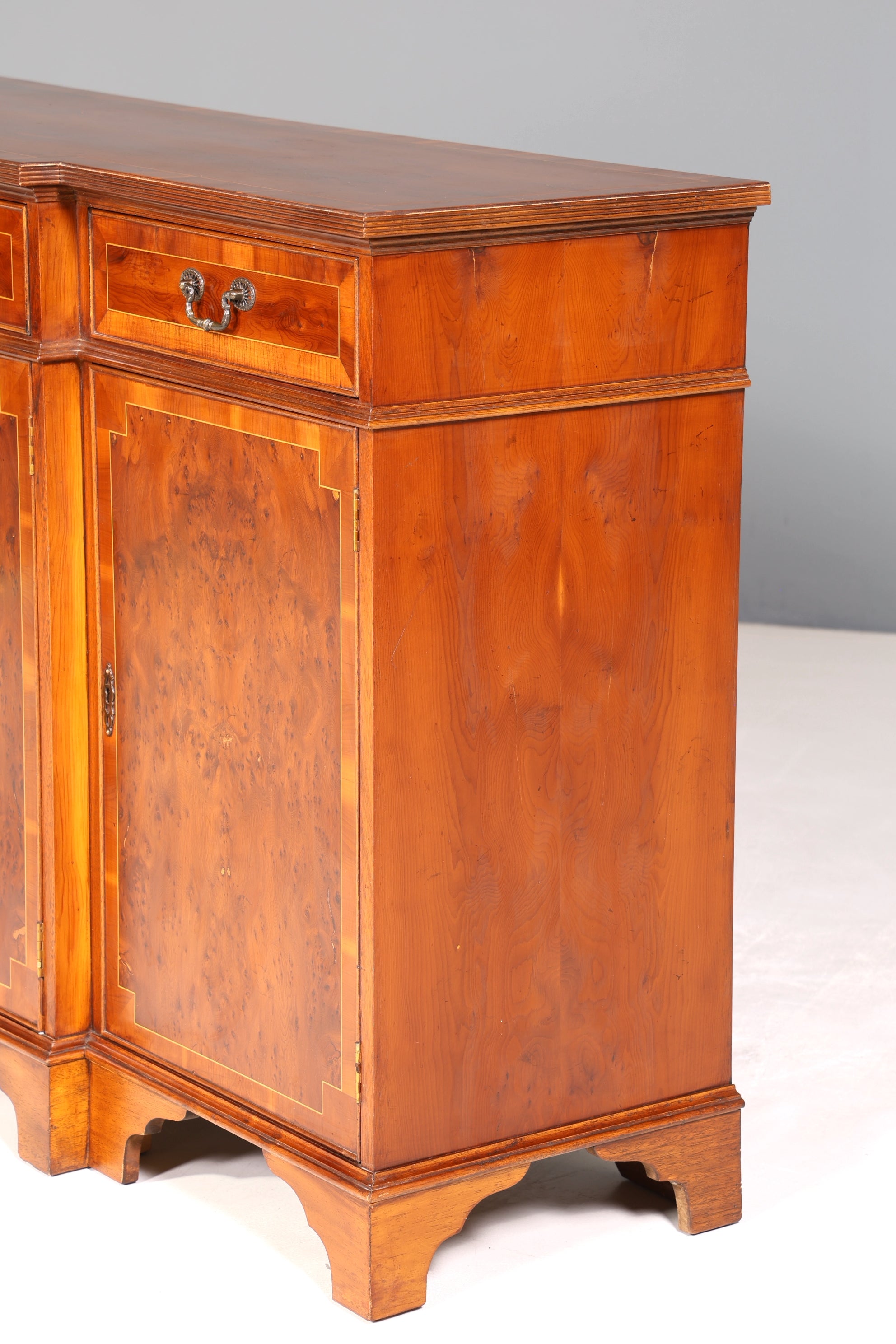Wunderschönes Englisches Sideboard echt Holz Schrank Antik Stil Buffetschrank Kommode