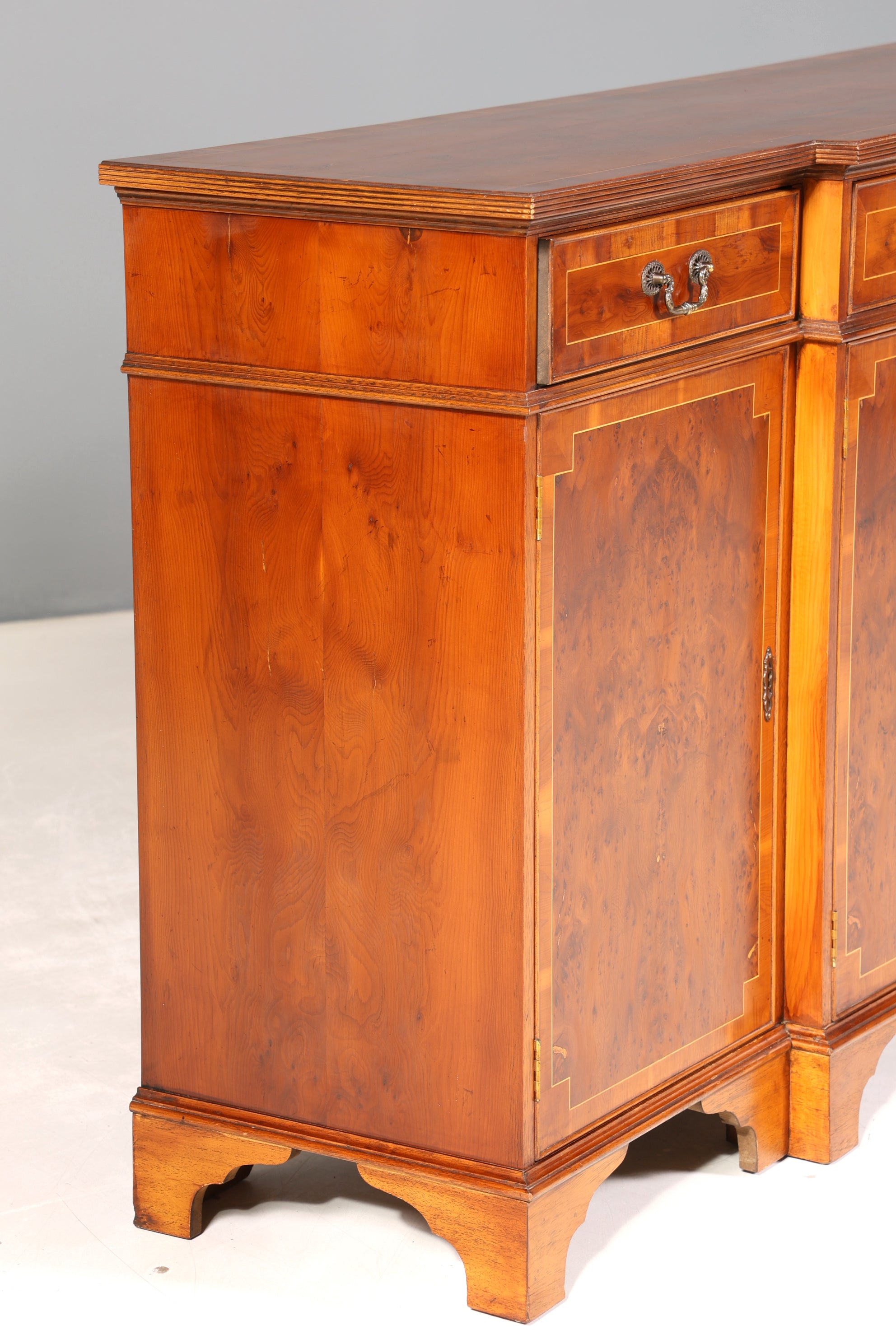 Wunderschönes Englisches Sideboard echt Holz Schrank Antik Stil Buffetschrank Kommode