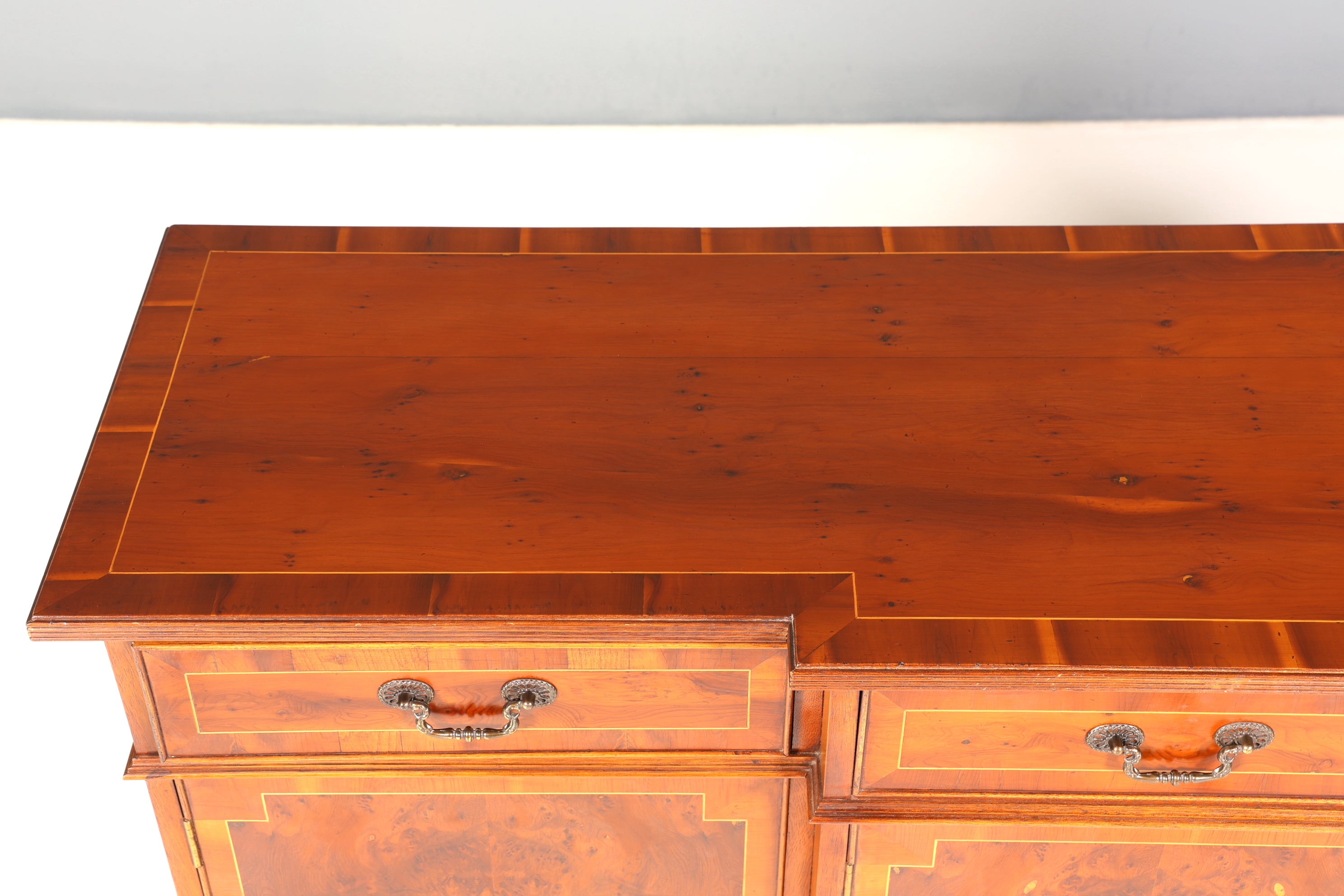Wunderschönes Englisches Sideboard echt Holz Schrank Antik Stil Buffetschrank Kommode