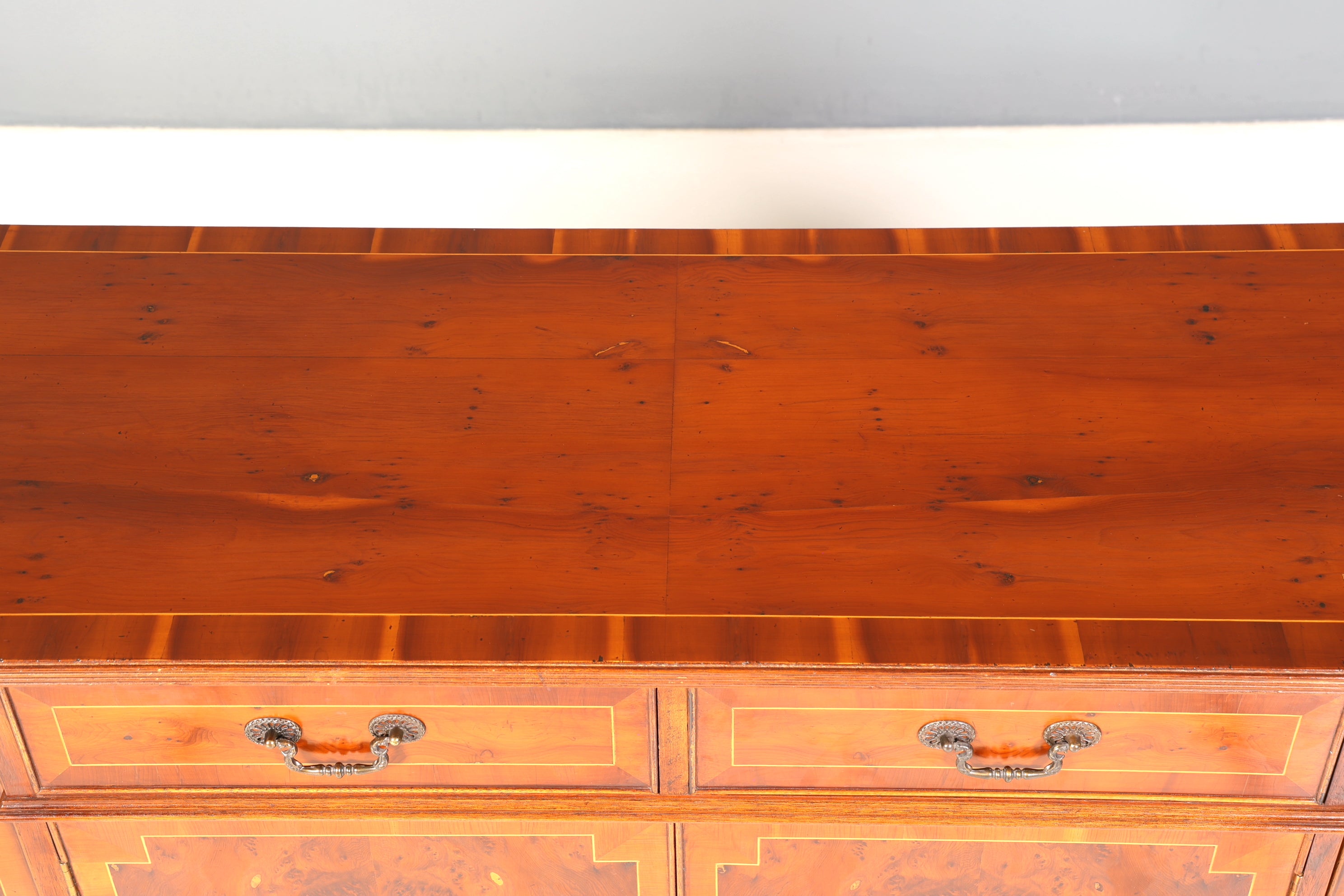 Wunderschönes Englisches Sideboard echt Holz Schrank Antik Stil Buffetschrank Kommode