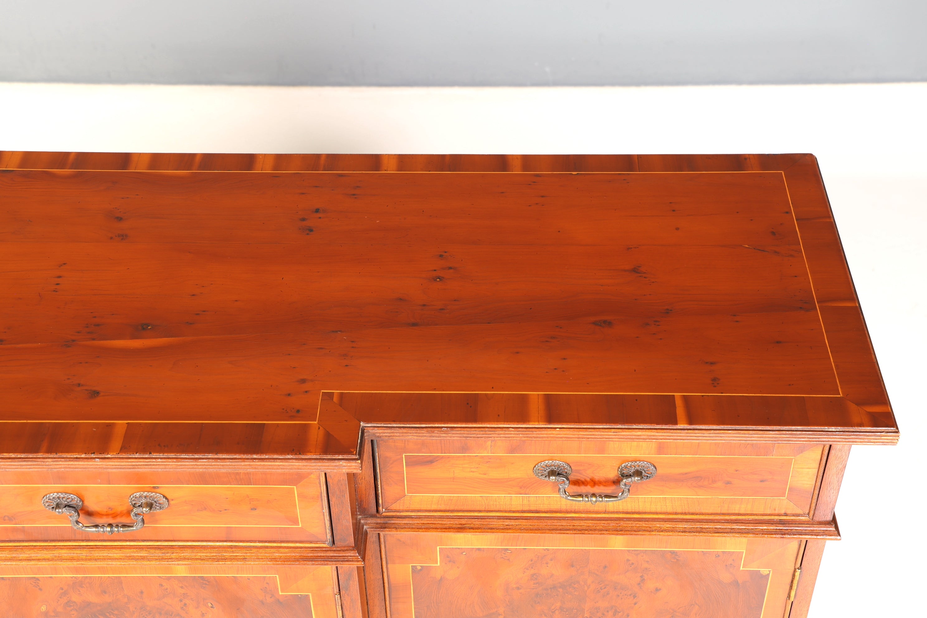Wunderschönes Englisches Sideboard echt Holz Schrank Antik Stil Buffetschrank Kommode