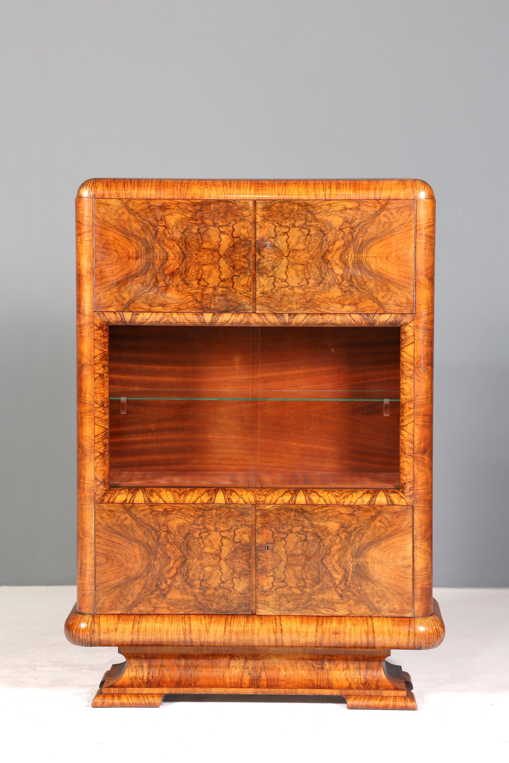 Sehr seltene Original Art Deco Vitrine Nussbaum Vitrine massiv Holz Antik Schrank