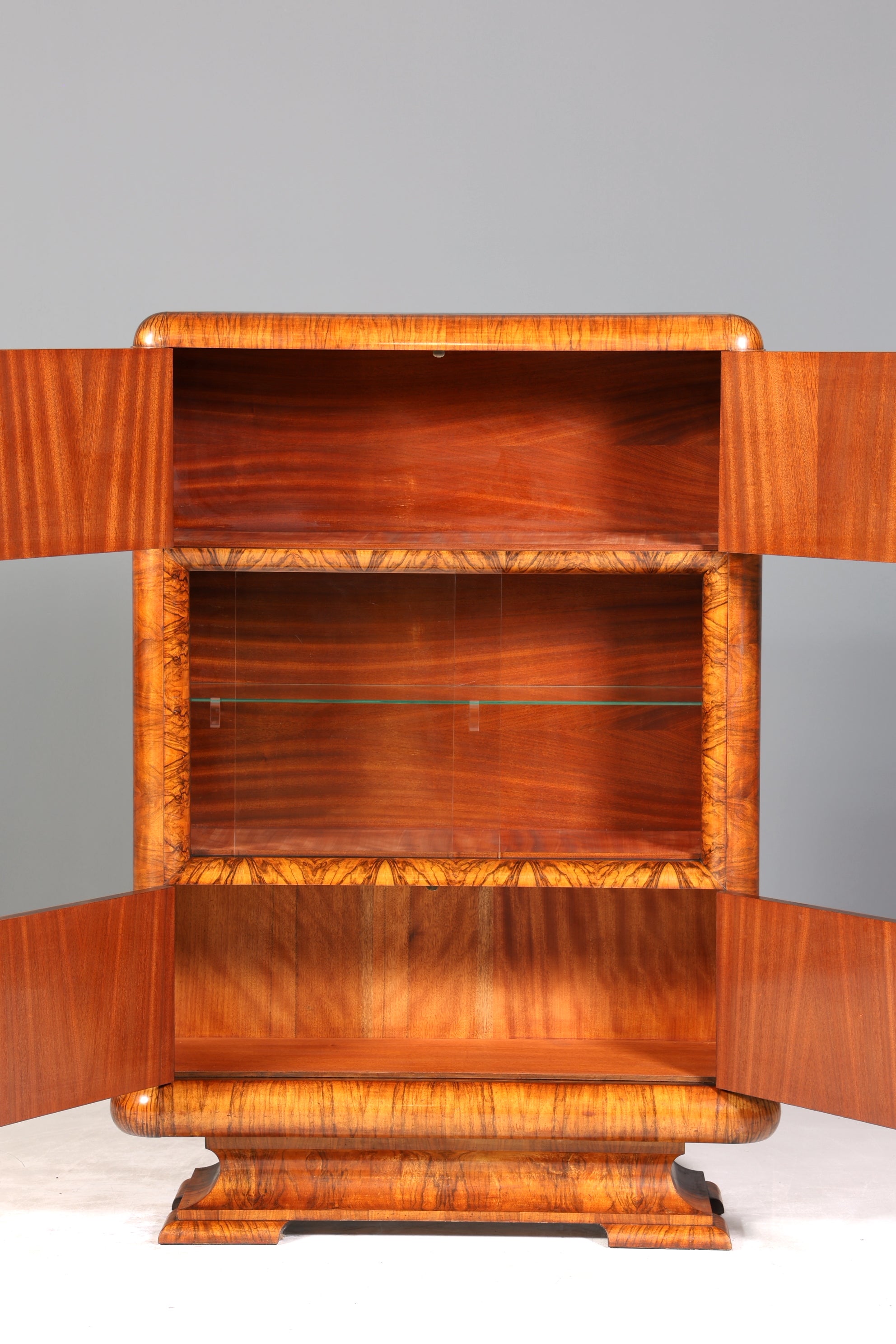 Sehr seltene Original Art Deco Vitrine Nussbaum Vitrine massiv Holz Antik Schrank