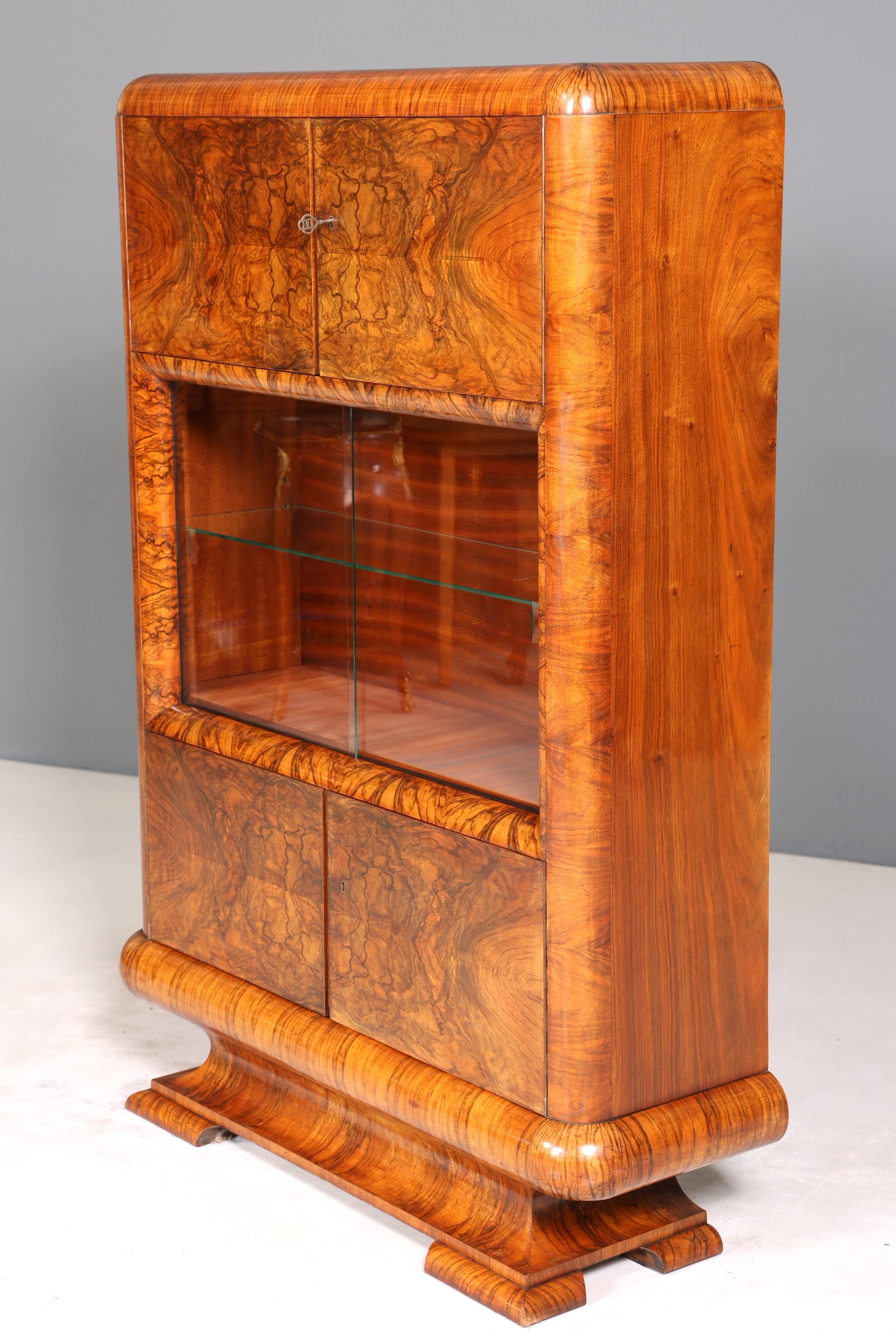 Sehr seltene Original Art Deco Vitrine Nussbaum Vitrine massiv Holz Antik Schrank