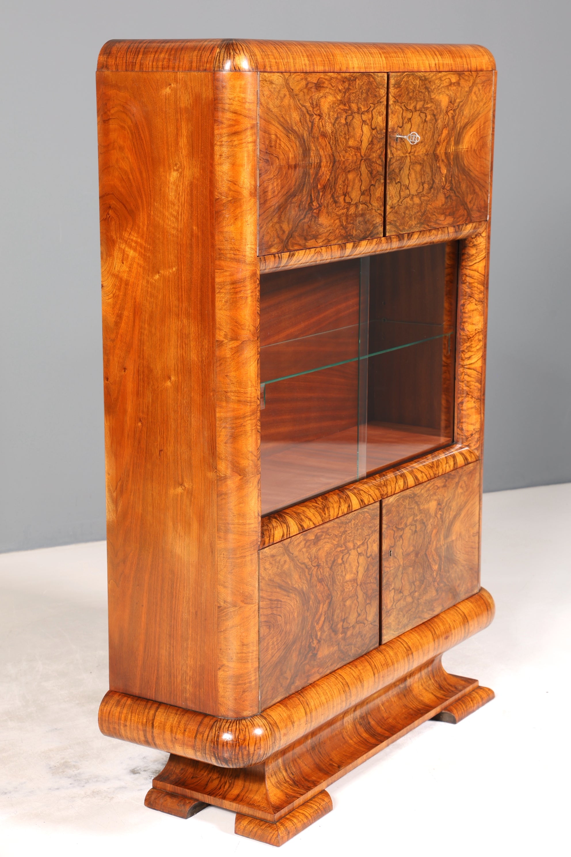 Sehr seltene Original Art Deco Vitrine Nussbaum Vitrine massiv Holz Antik Schrank