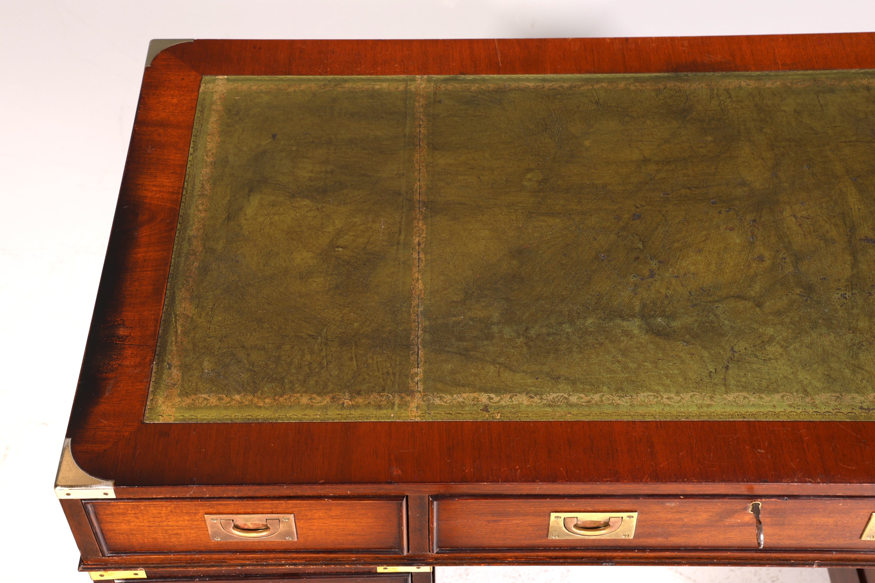 Stilvoller Maritimer Schreibtisch Englischer Military Bürotisch Office Table mit echt Lederauflage