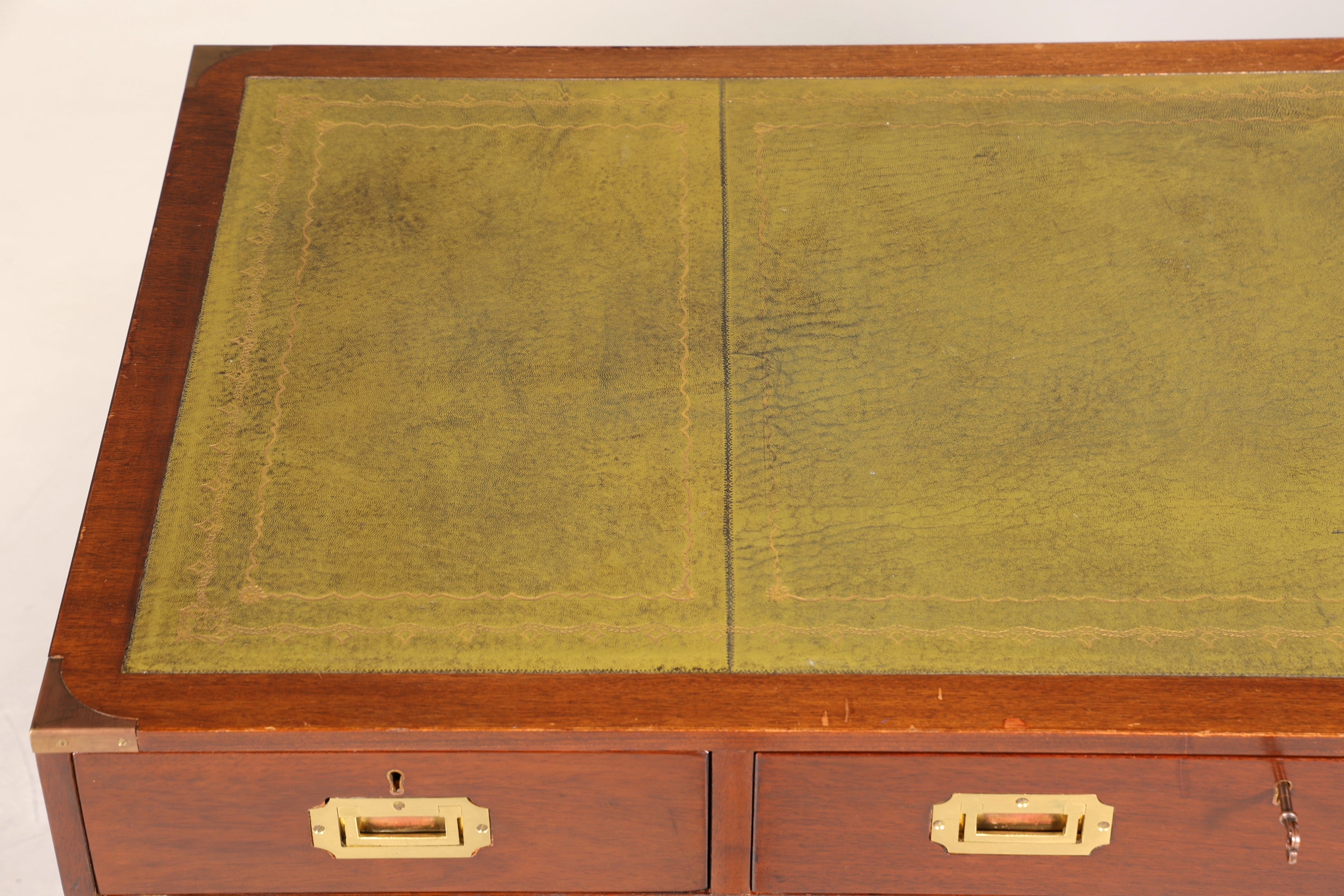Edler Maritimer Schreibtisch Englischer Military Chest Bürotisch Office Table mit echt Lederauflage