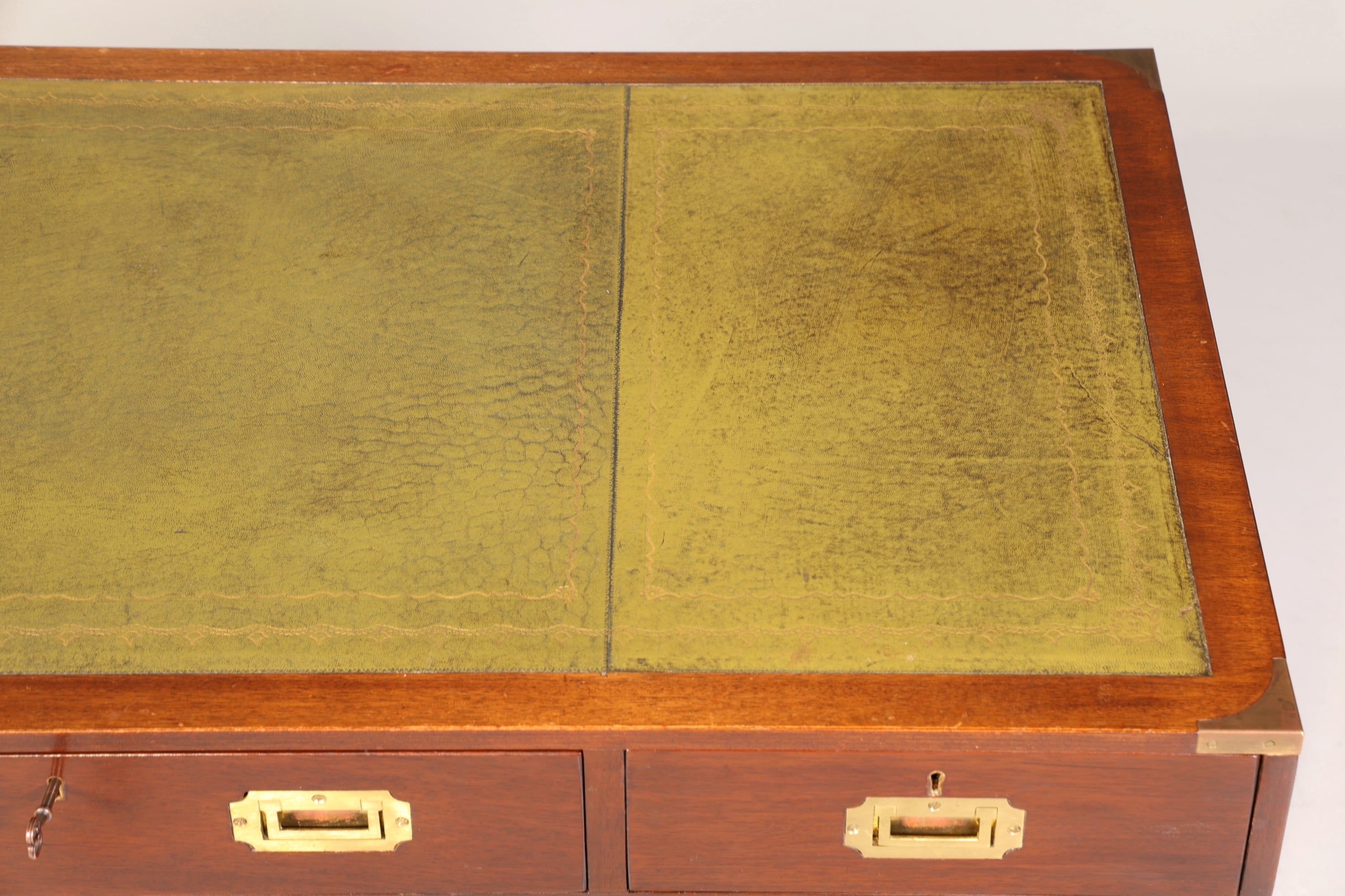 Edler Maritimer Schreibtisch Englischer Military Chest Bürotisch Office Table mit echt Lederauflage