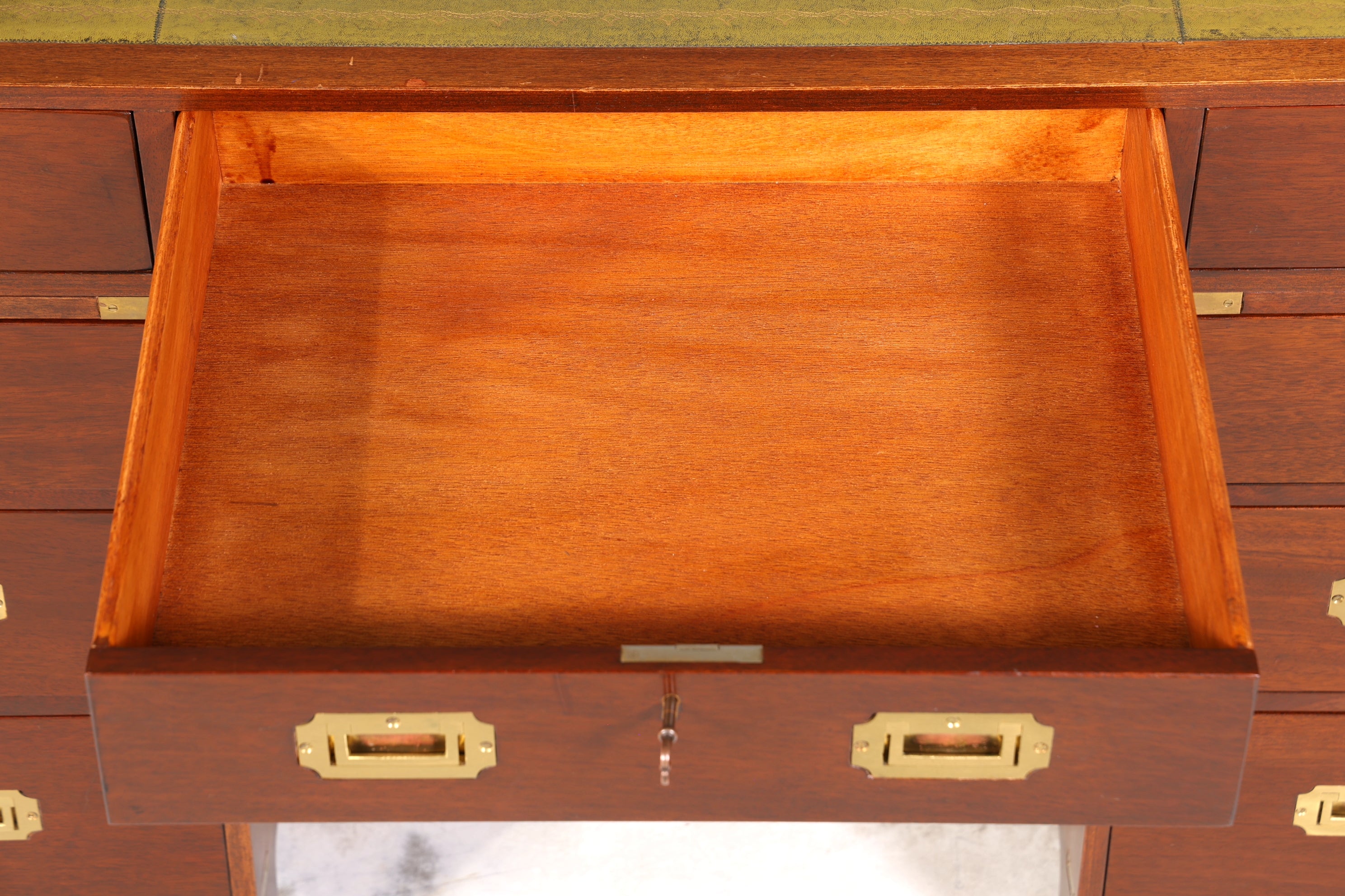 Edler Maritimer Schreibtisch Englischer Military Chest Bürotisch Office Table mit echt Lederauflage