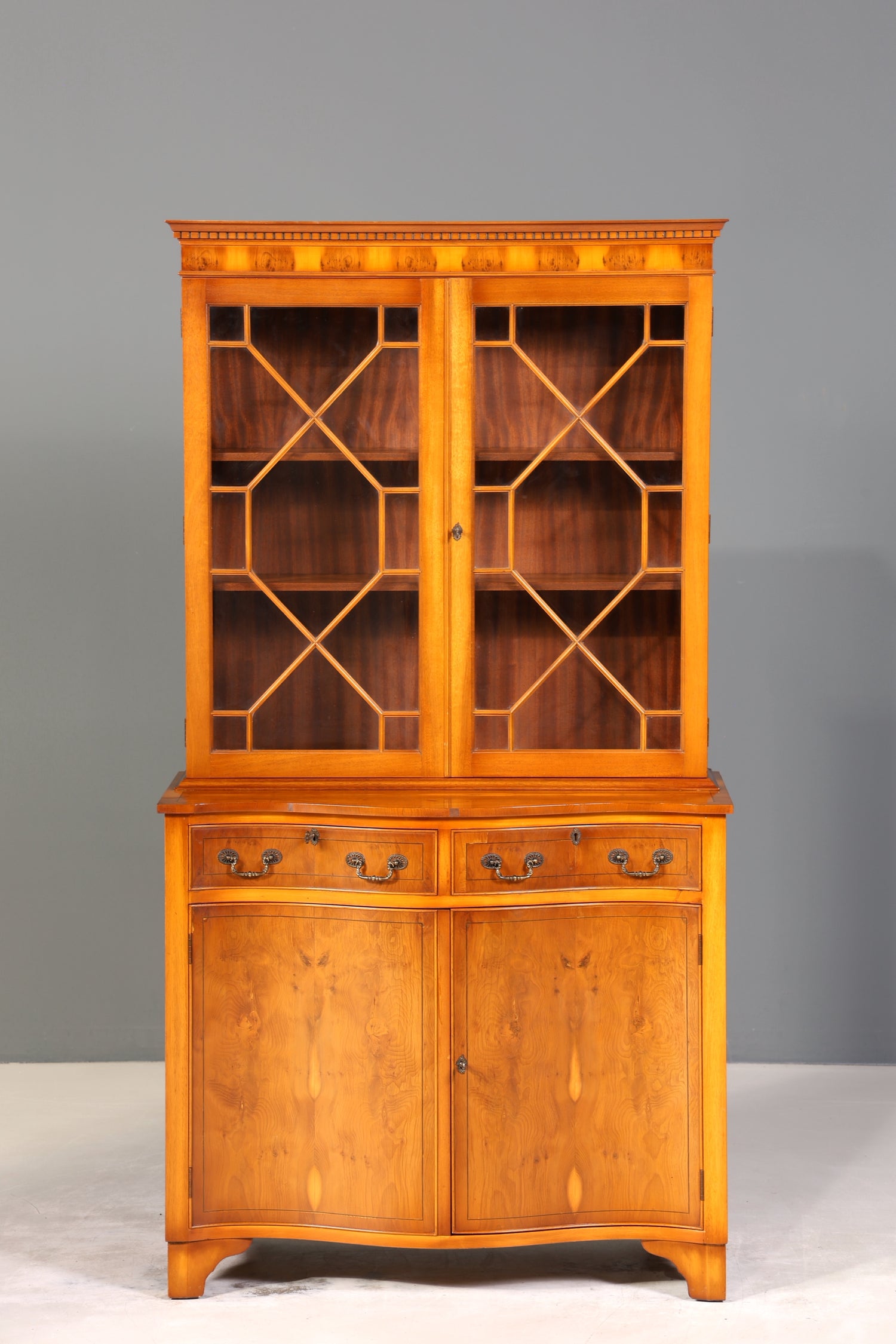 Wunderschöne Englische Vitrine Bücherschrank Buffet Antik Stil Englisch Eibe Glasvitrine Bibliothek