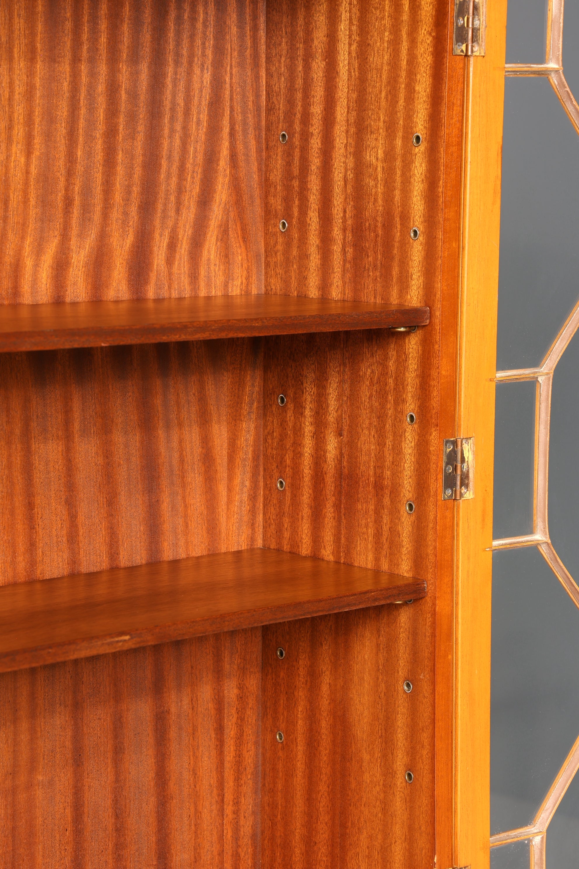 Wunderschöne Englische Vitrine Bücherschrank Buffet Antik Stil Englisch Eibe Glasvitrine Bibliothek