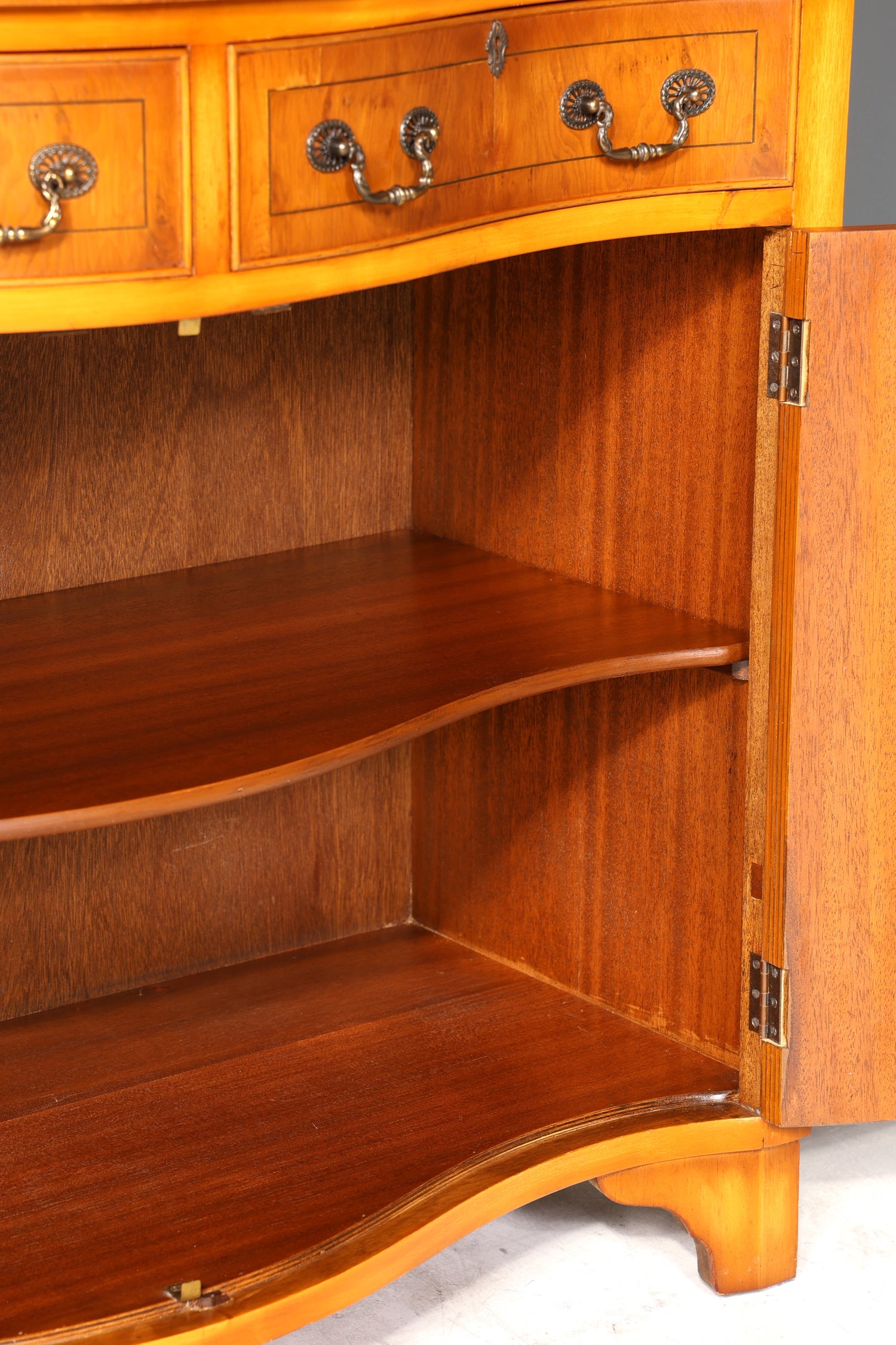 Wunderschöne Englische Vitrine Bücherschrank Buffet Antik Stil Englisch Eibe Glasvitrine Bibliothek