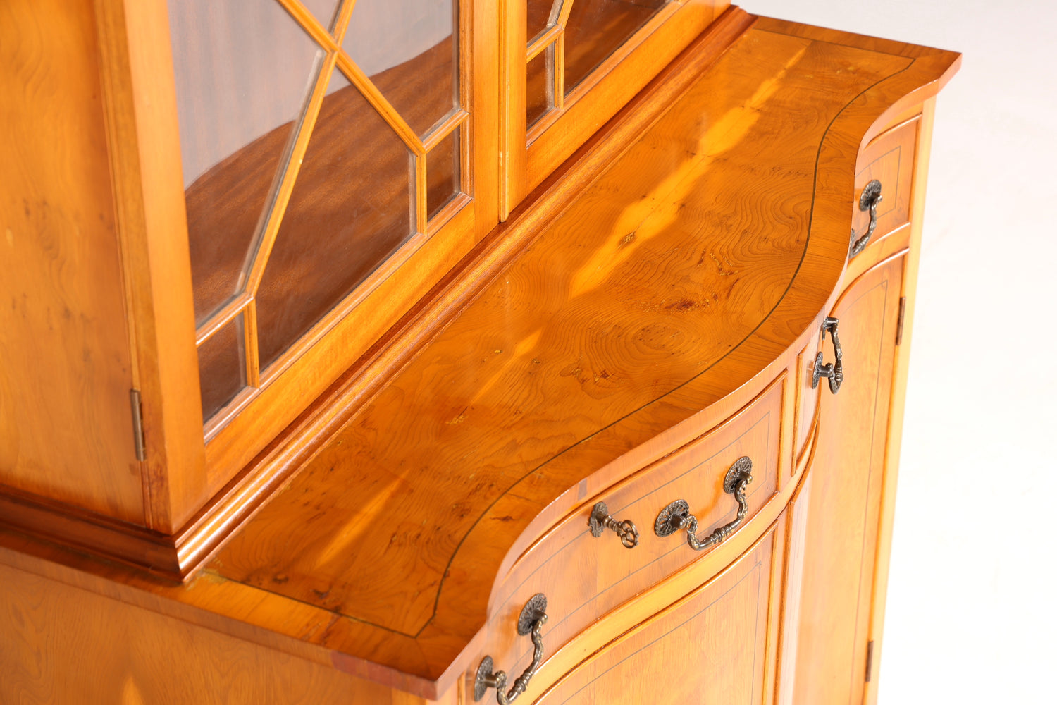 Wunderschöne Englische Vitrine Bücherschrank Buffet Antik Stil Englisch Eibe Glasvitrine Bibliothek